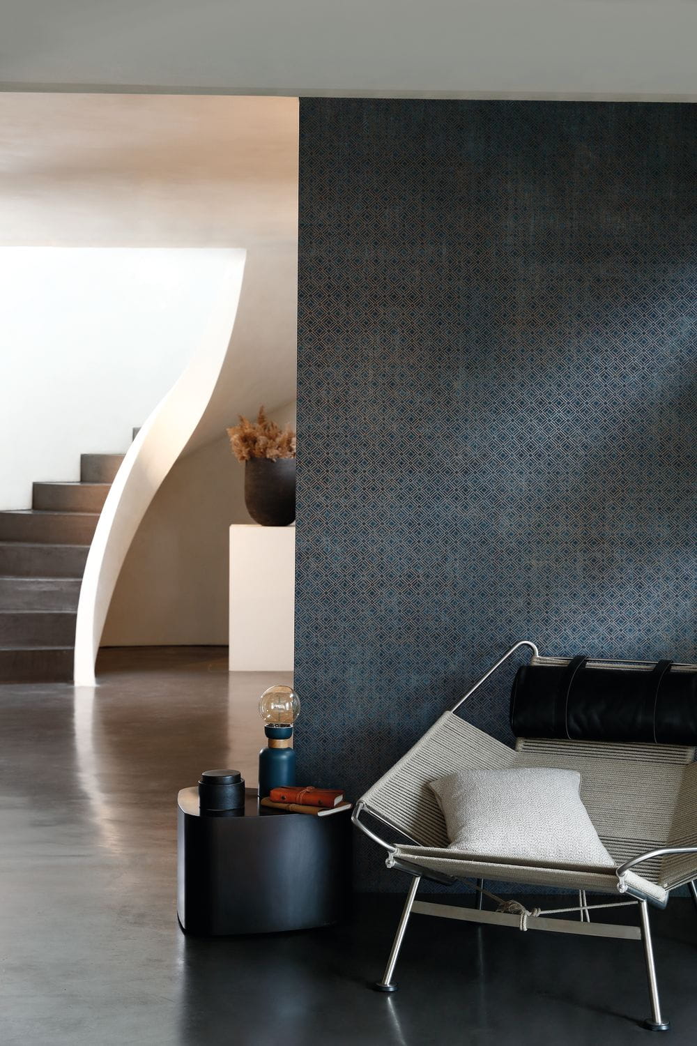 Metallic wallpaper with geometric pattern KHEOPS - BEIGE brown with beige