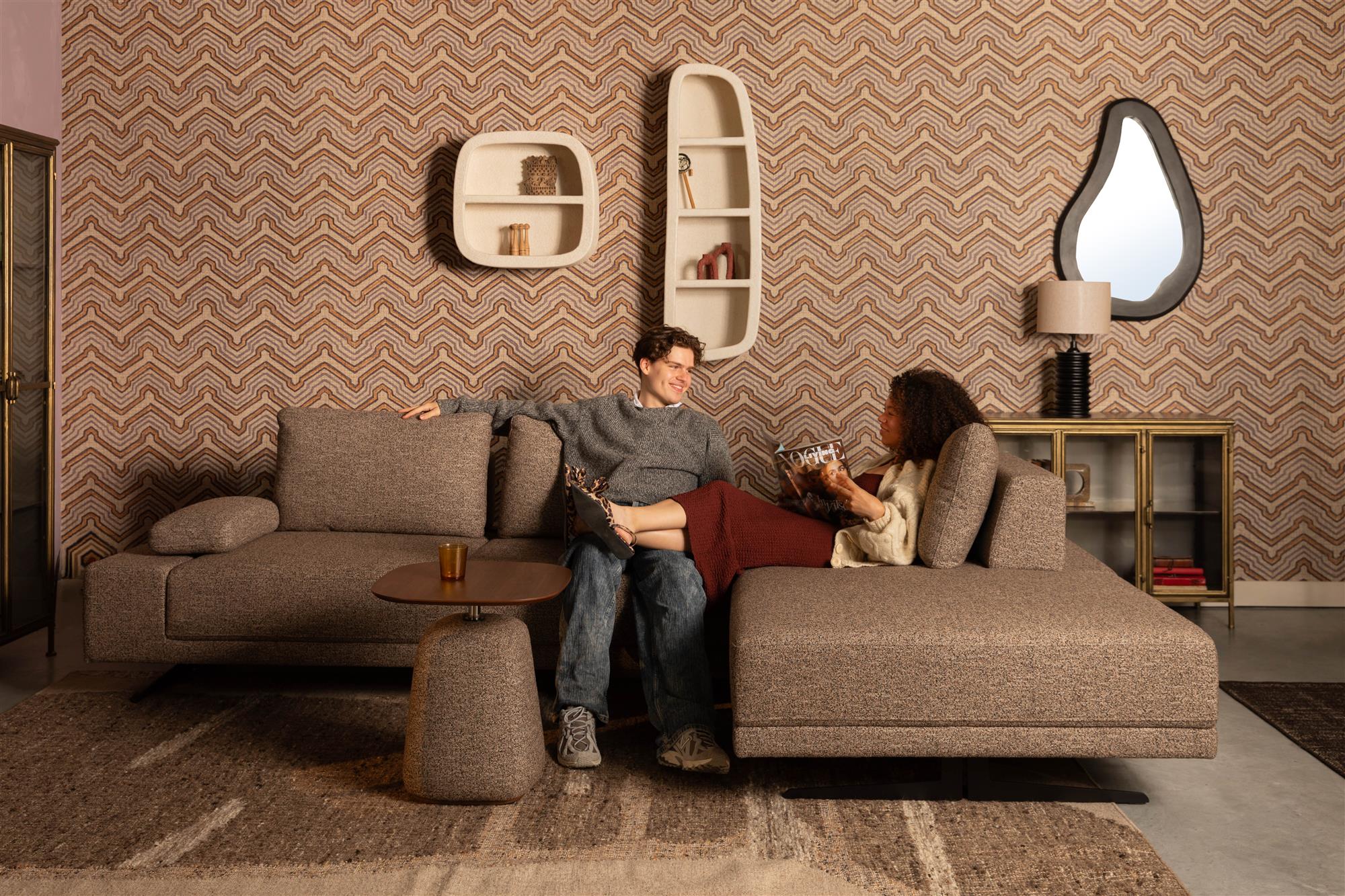 Linke Ecke Shelly Dark -Tone Melange mit einer schwarzen Basis