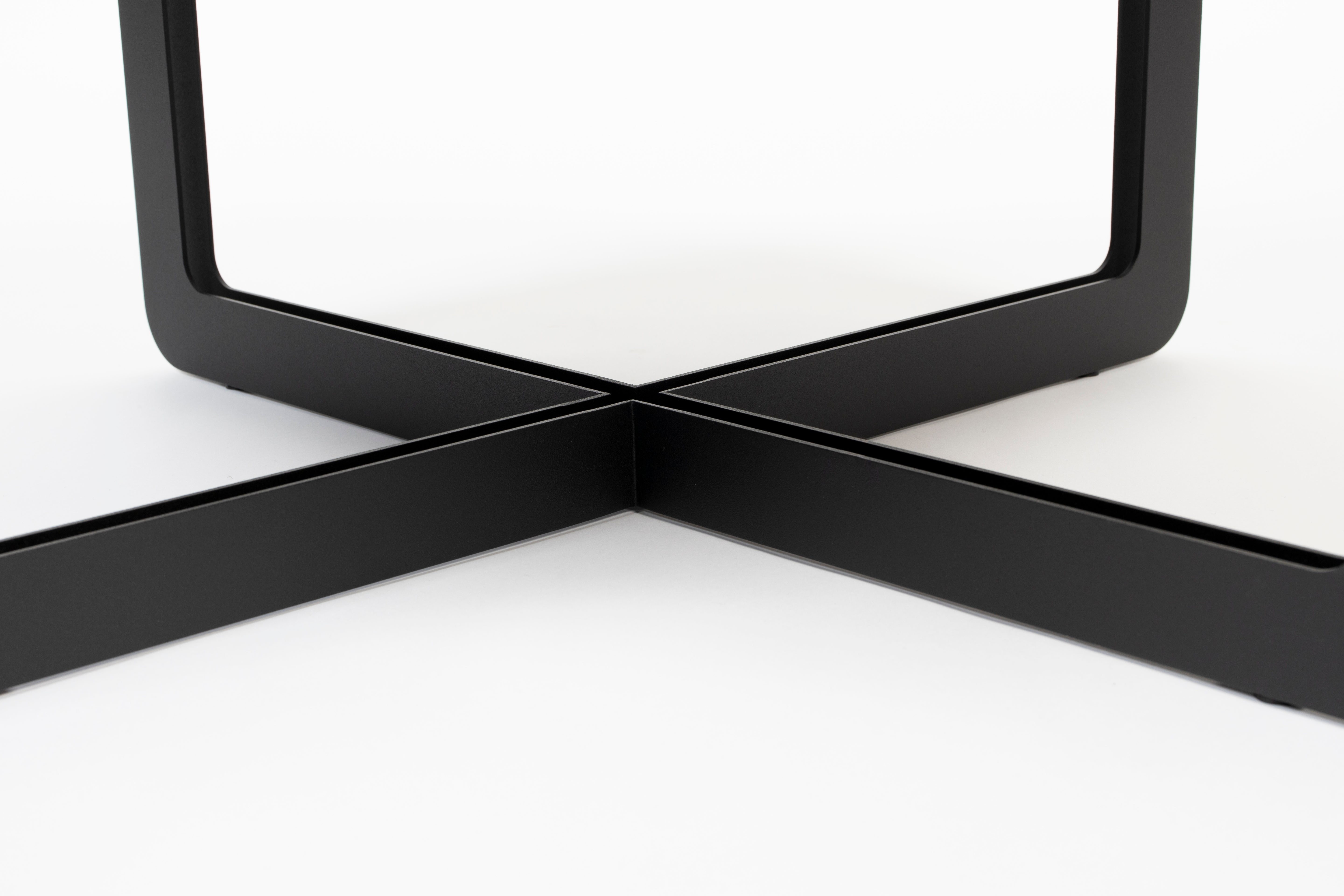 CENTRE ROUND black coffee table