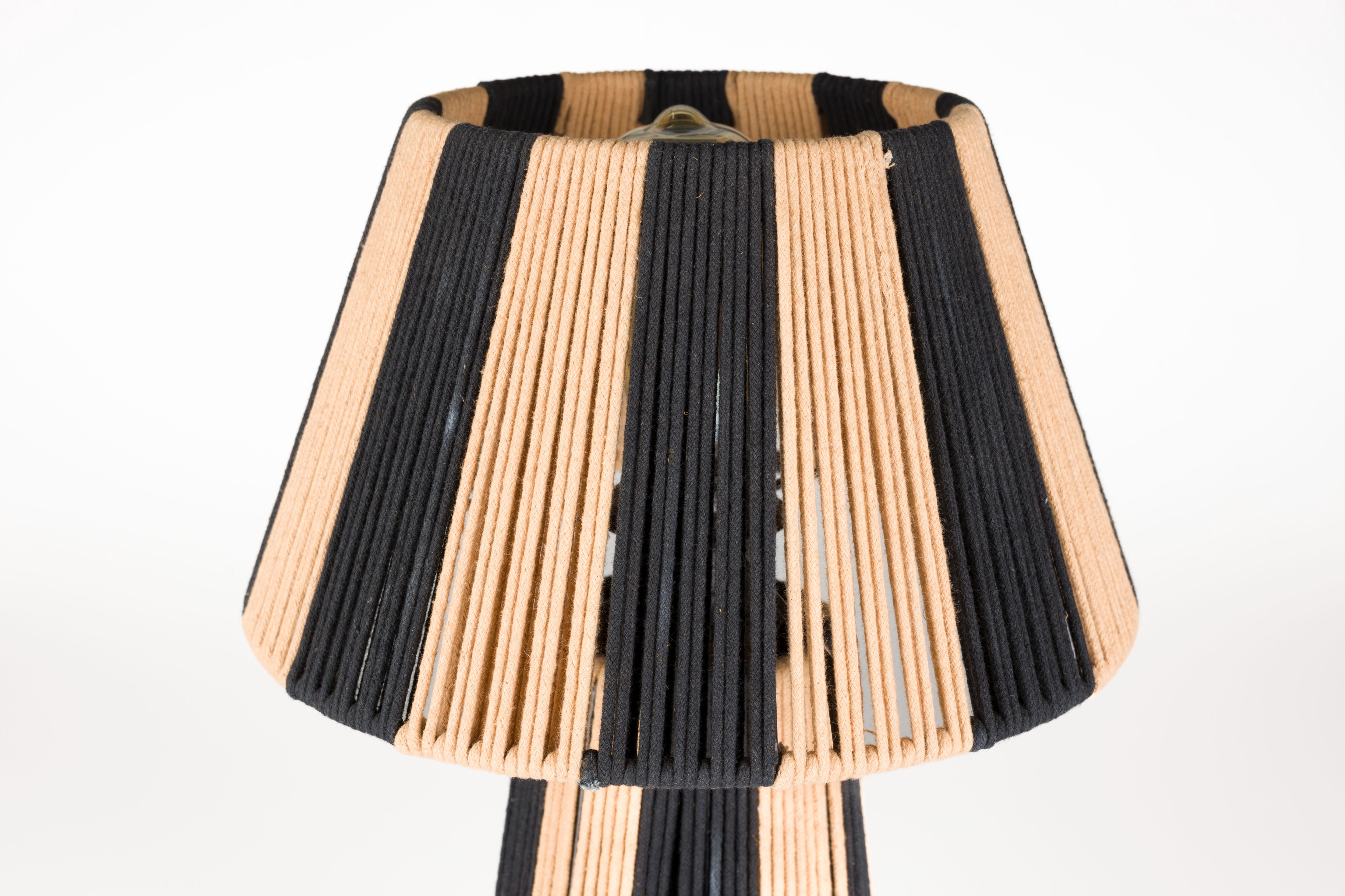 Tischlampe STRIPE IT UP hellbraun mit Schwarz
