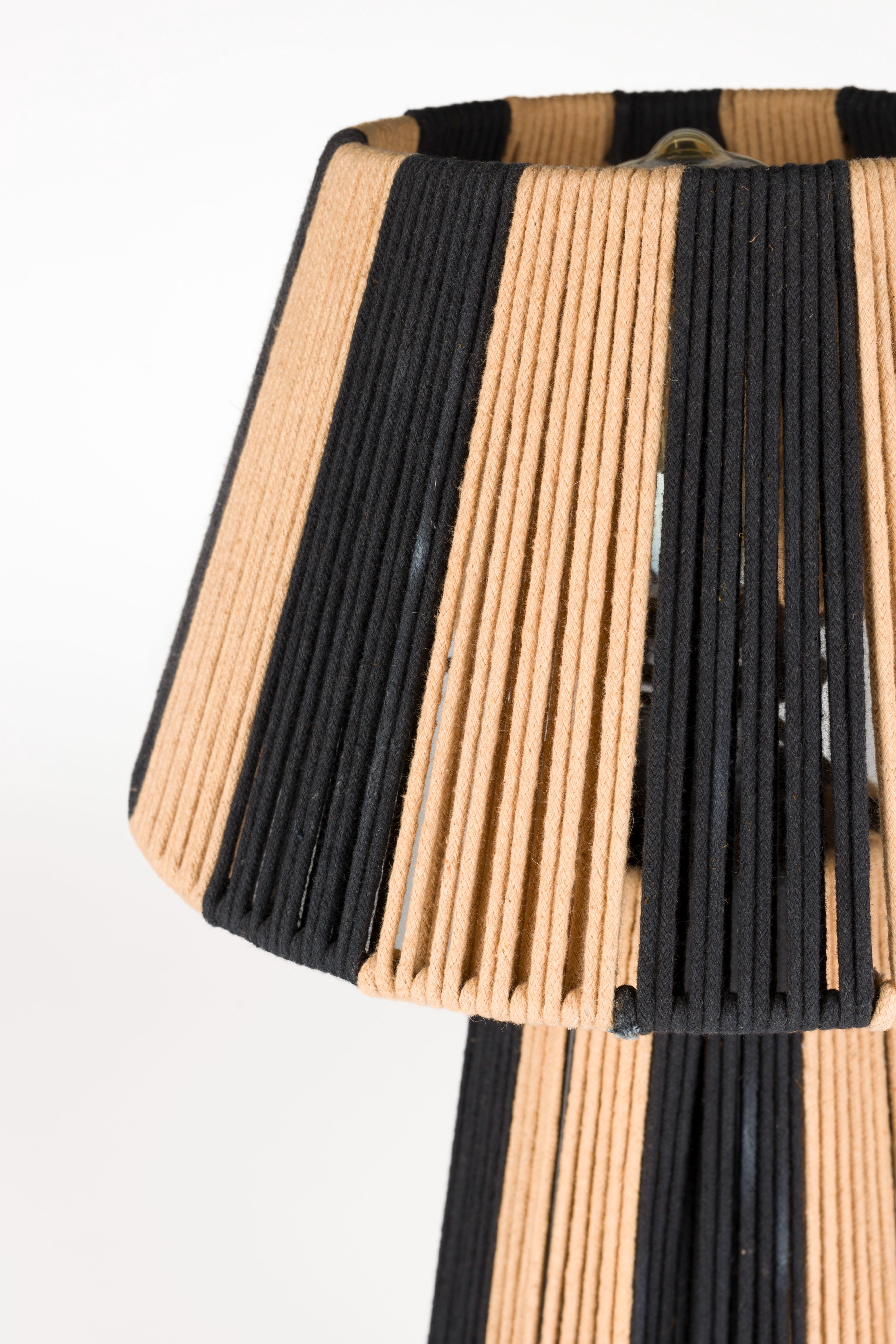 Tischlampe STRIPE IT UP hellbraun mit Schwarz