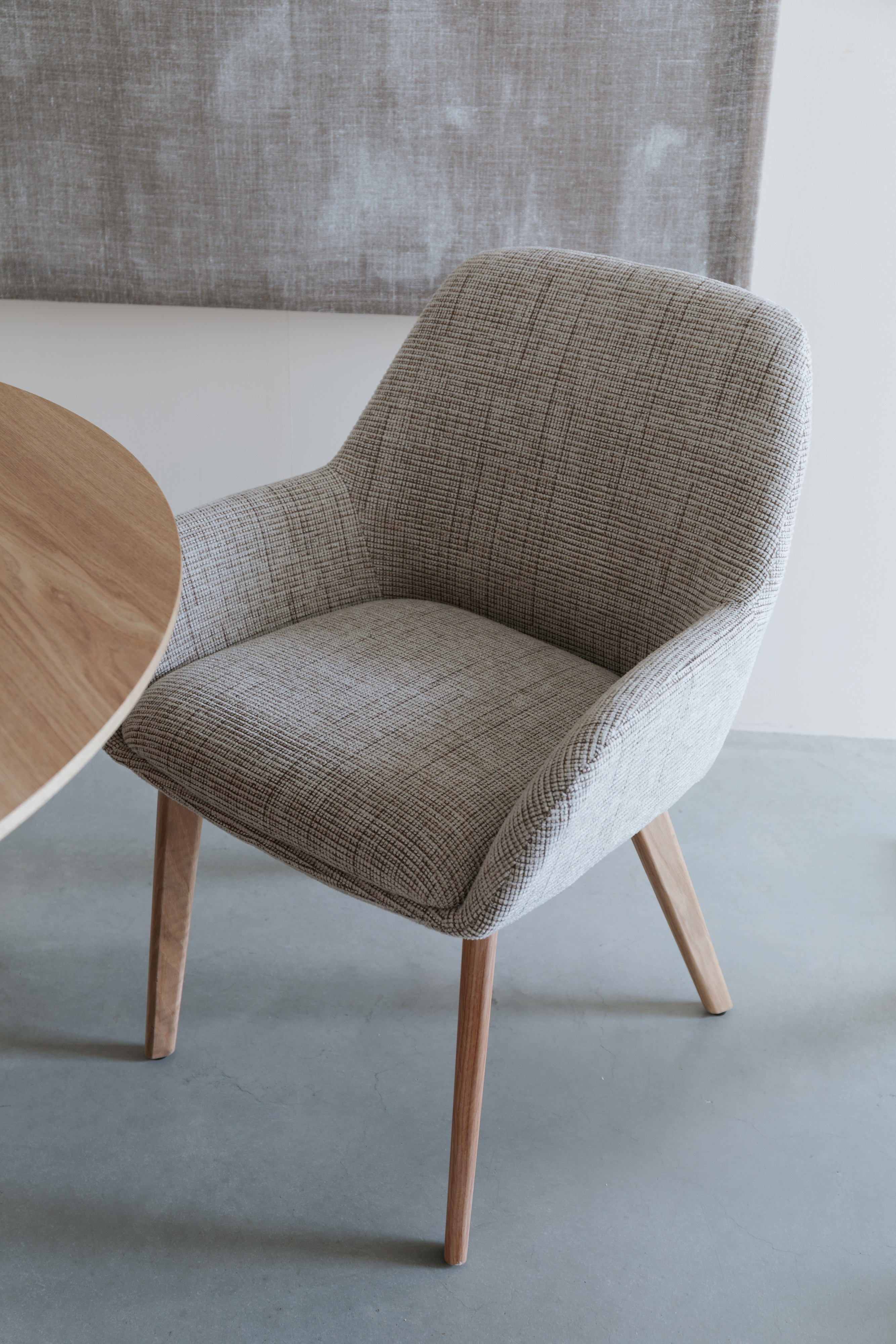Stuhl LOUA beige mit Holzgestell
