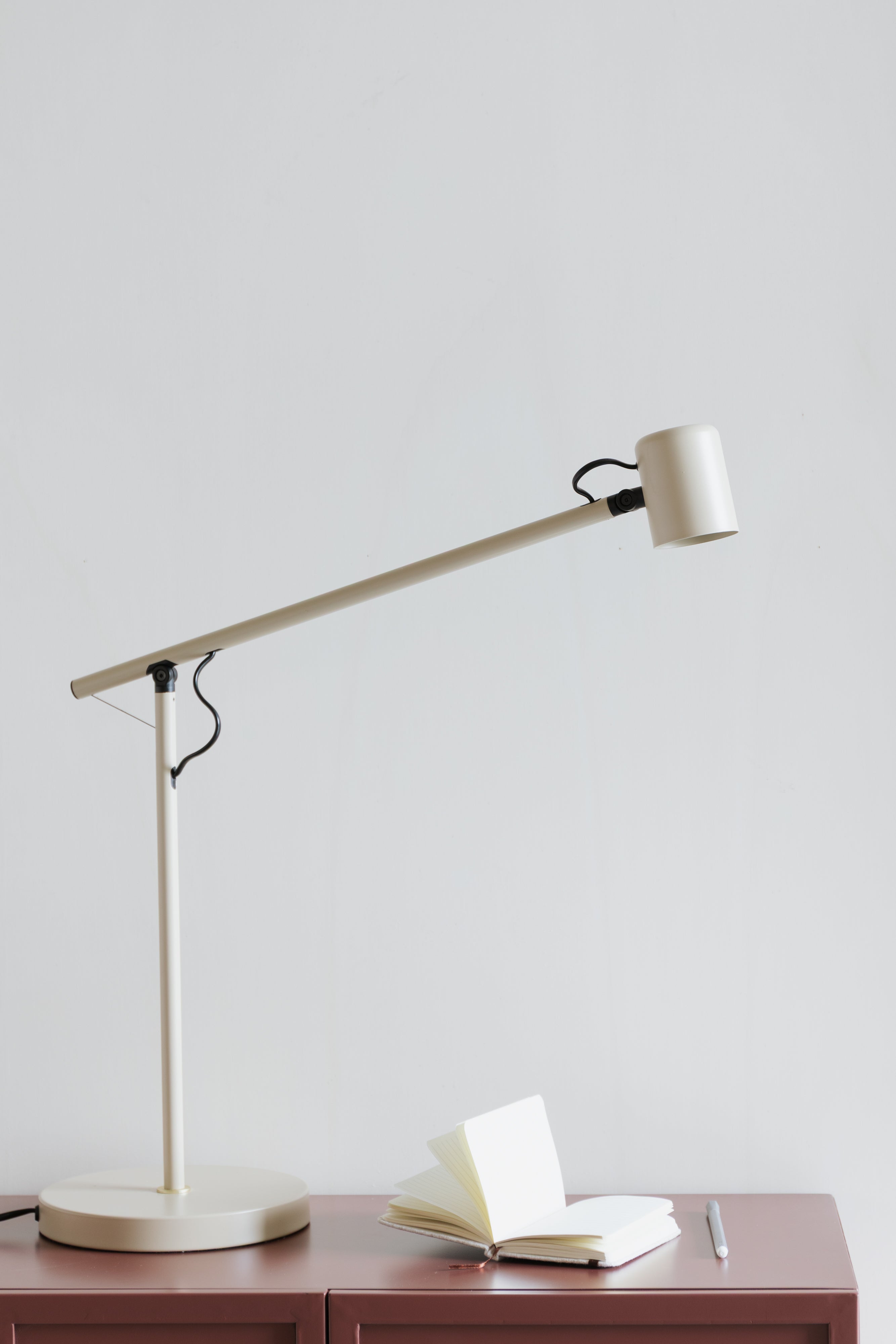 AERO beige table lamp
