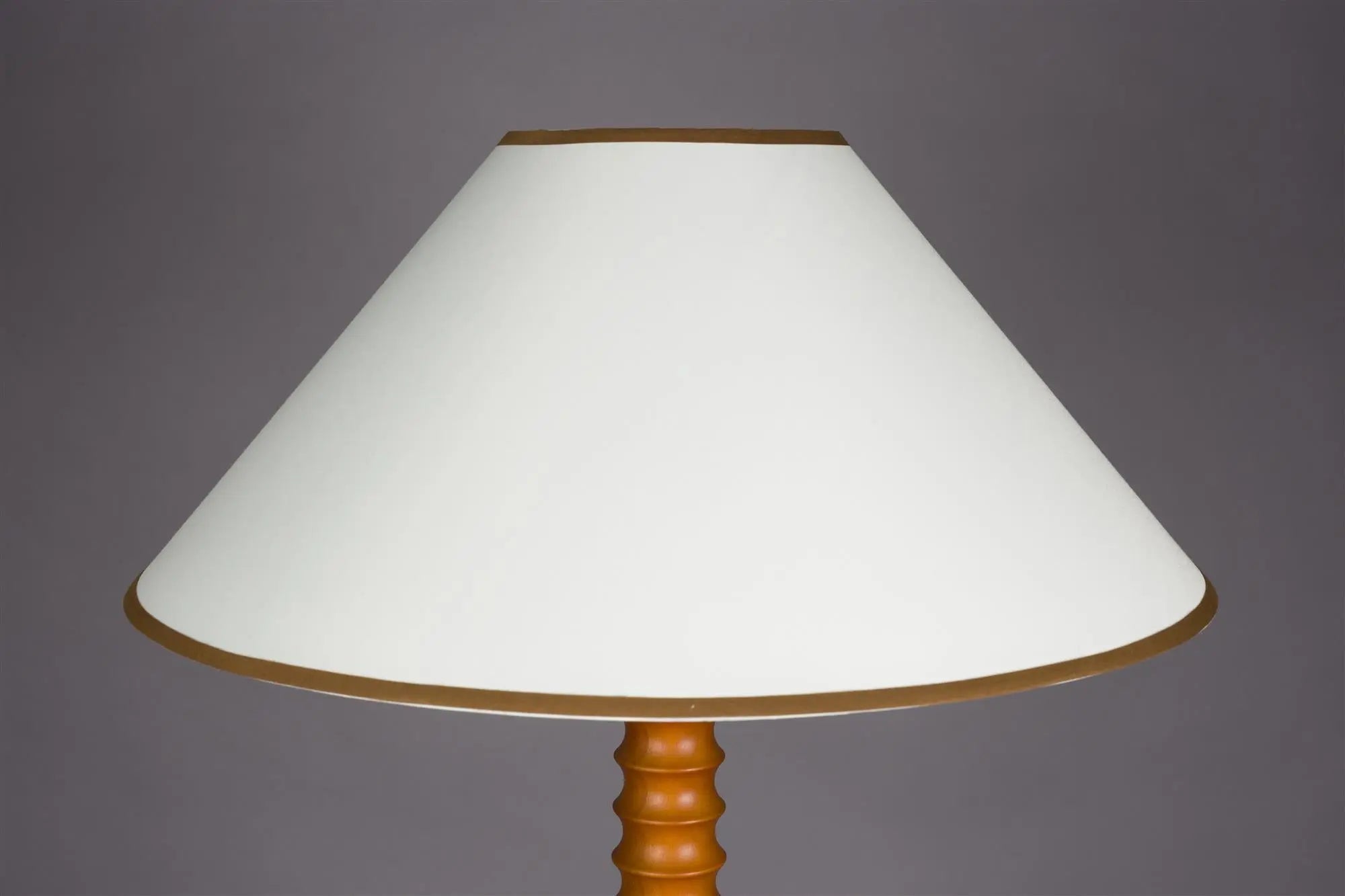 Lampa stojąca HORACE drewno dębowe z bawełnianym kloszem – Dutchbone