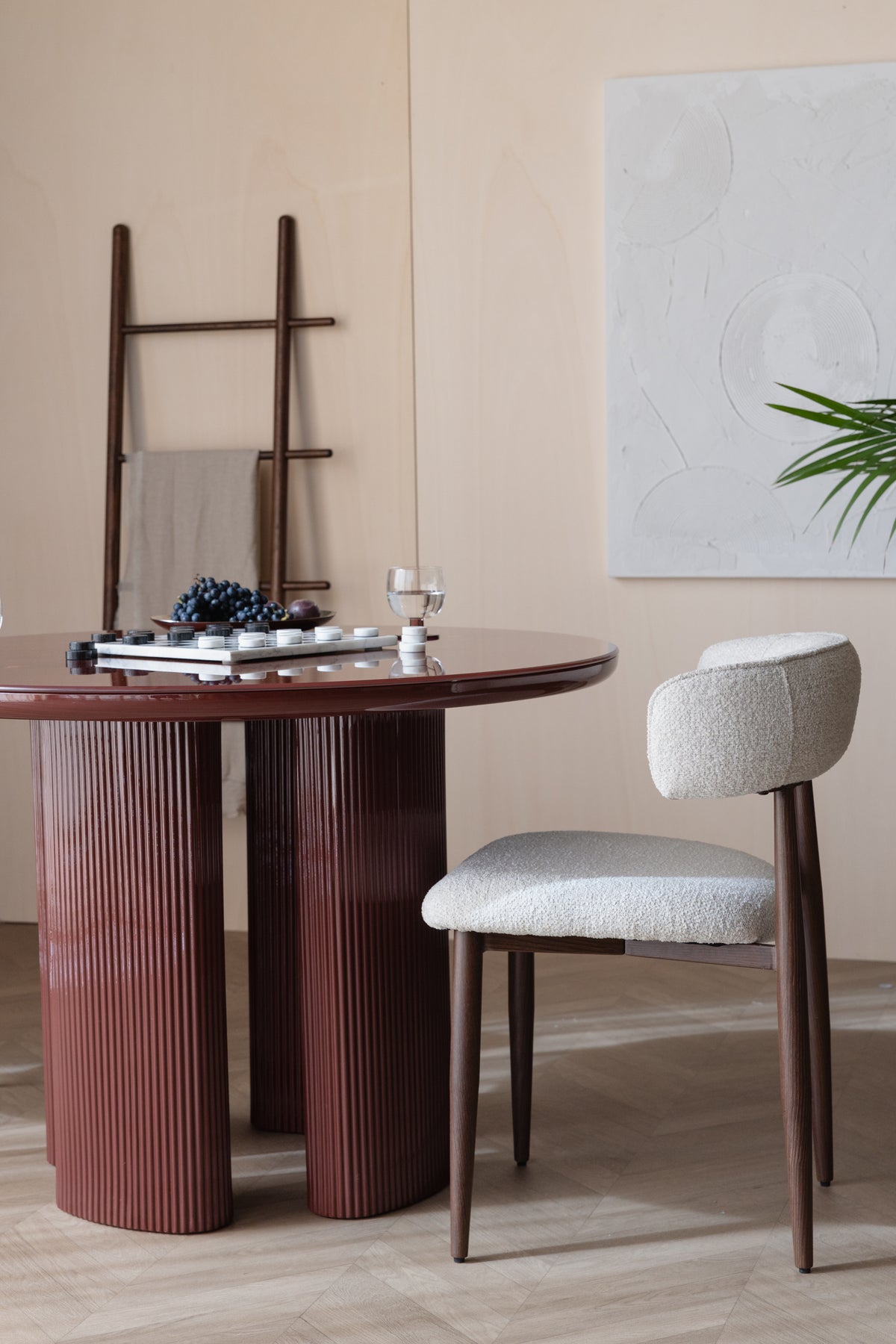 Round table TIMO red
