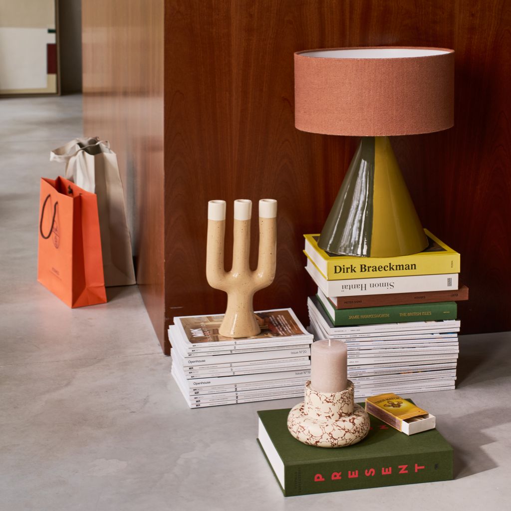 RAIKAS Coral Table Lamp with Linen Shade and Green Base