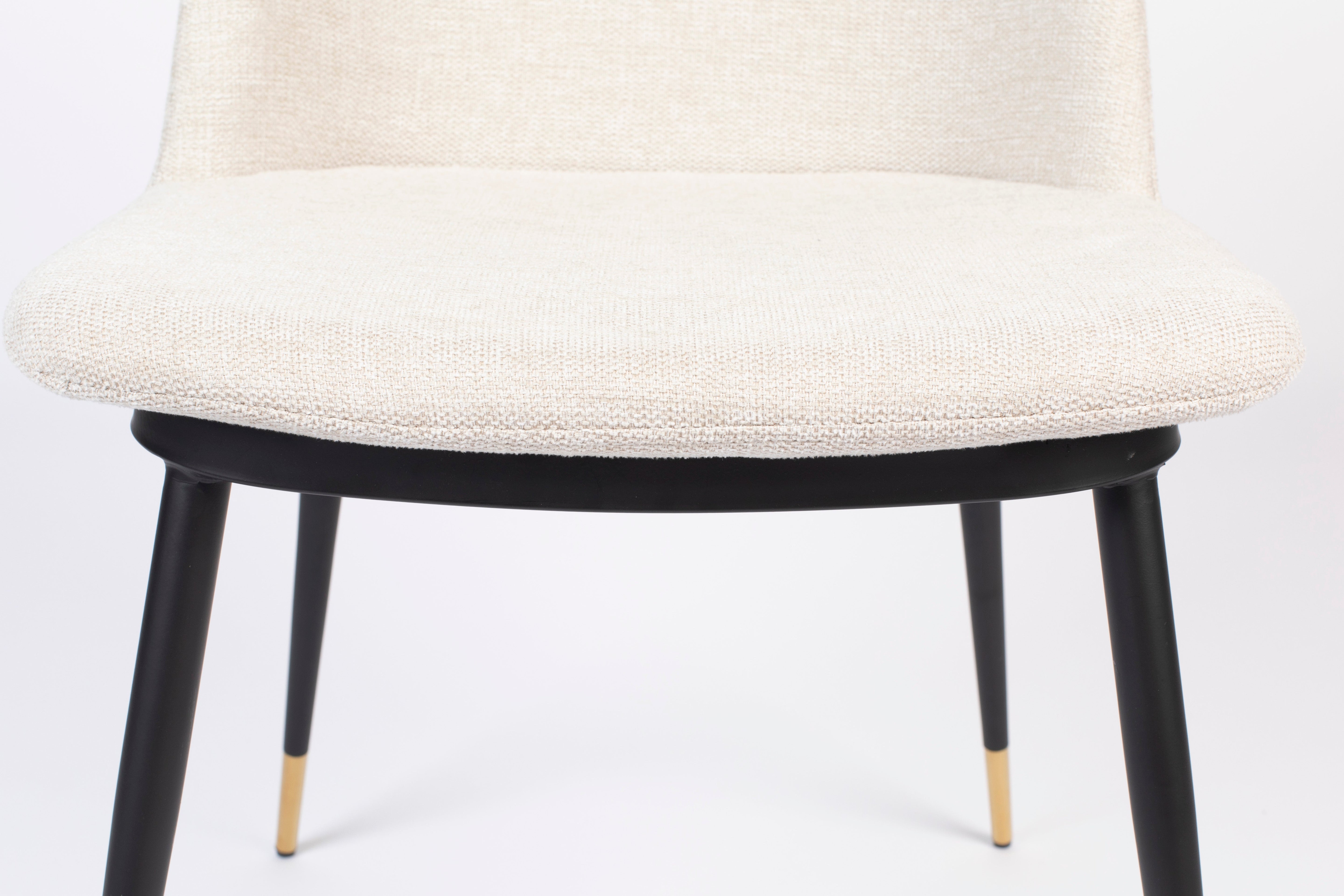 Beige Lionel Stuhl mit einer schwarzen Basis