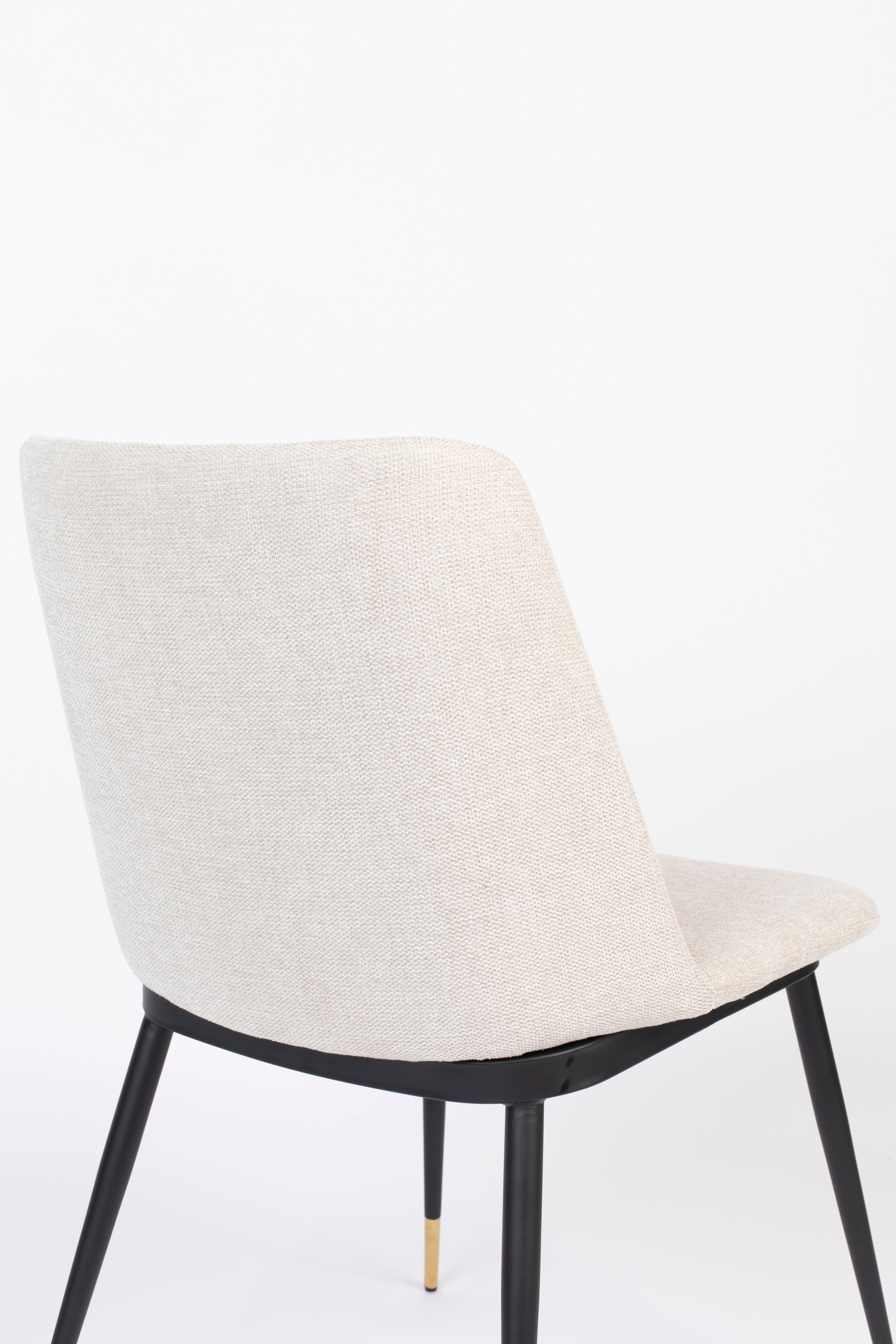 Beige Lionel Stuhl mit einer schwarzen Basis
