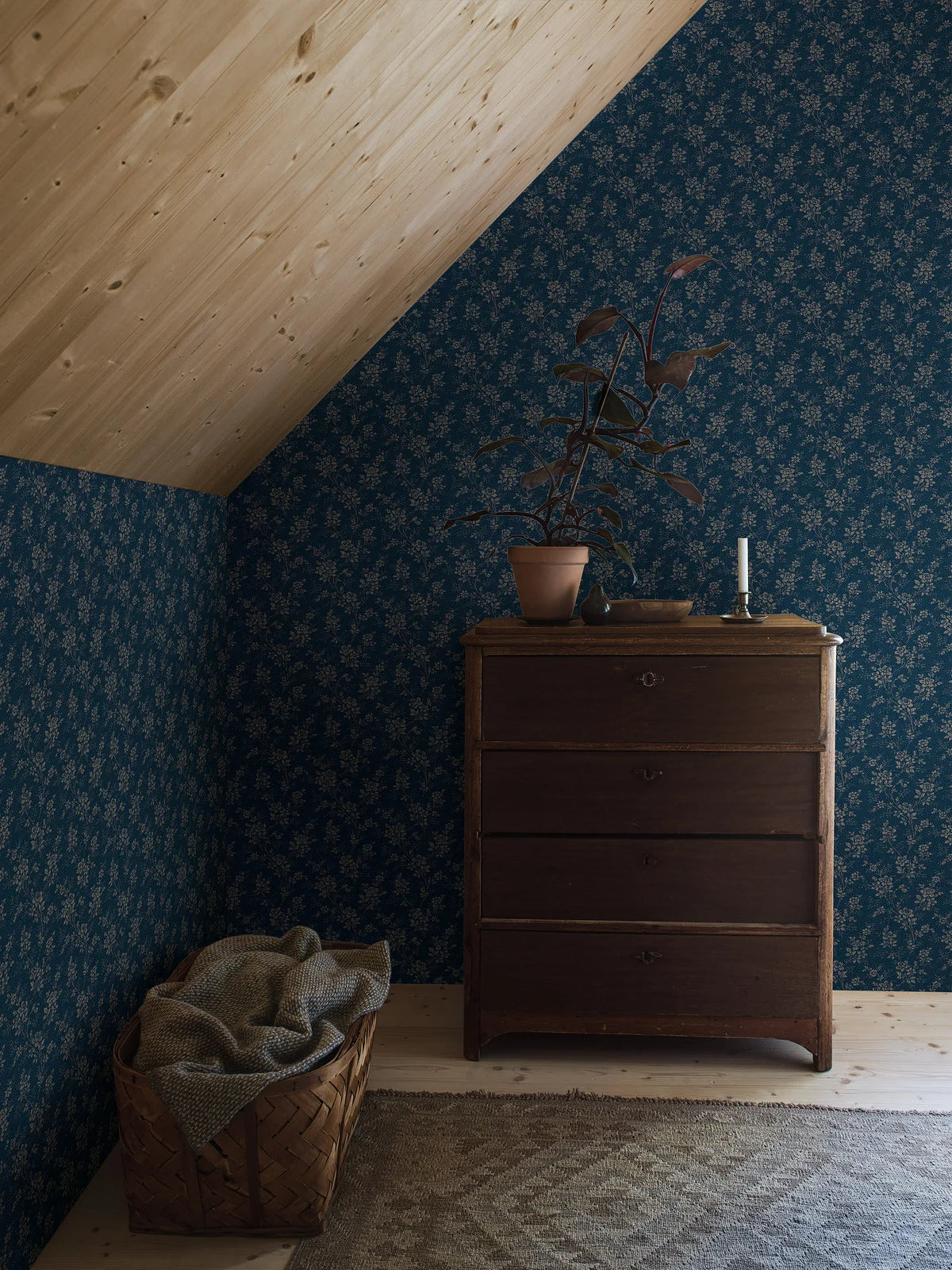 Wallpaper with floral pattern HIP ROSE blue