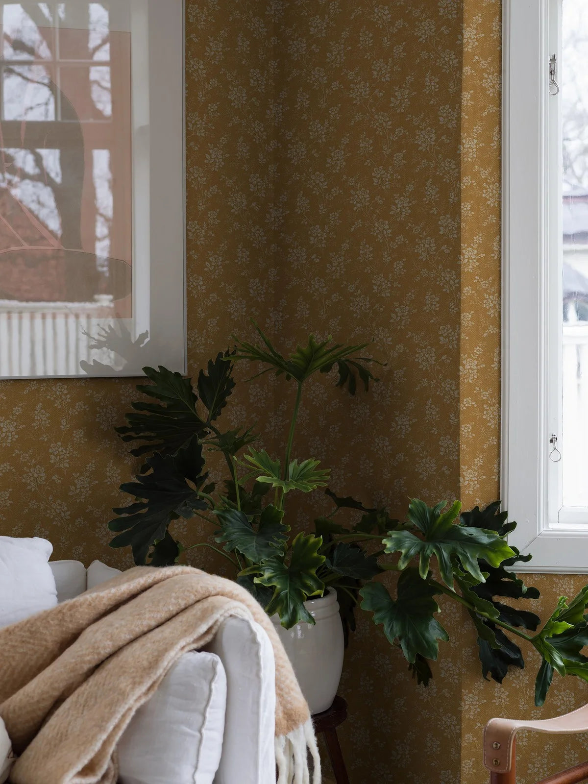 Wallpaper with a floral pattern HIP ROSE yellow