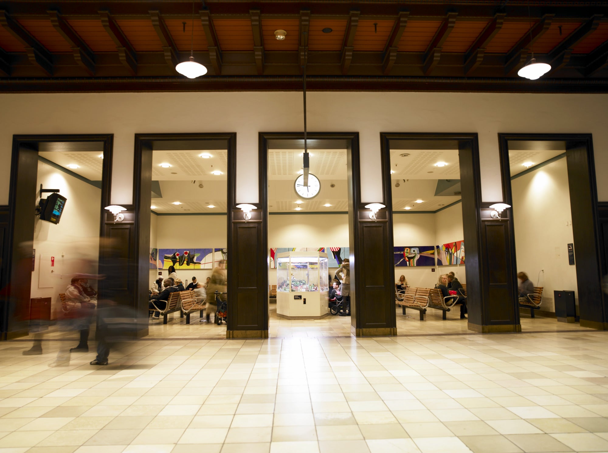 Wandleuchte PH 3/2 weiß mit verchromtem Sockel