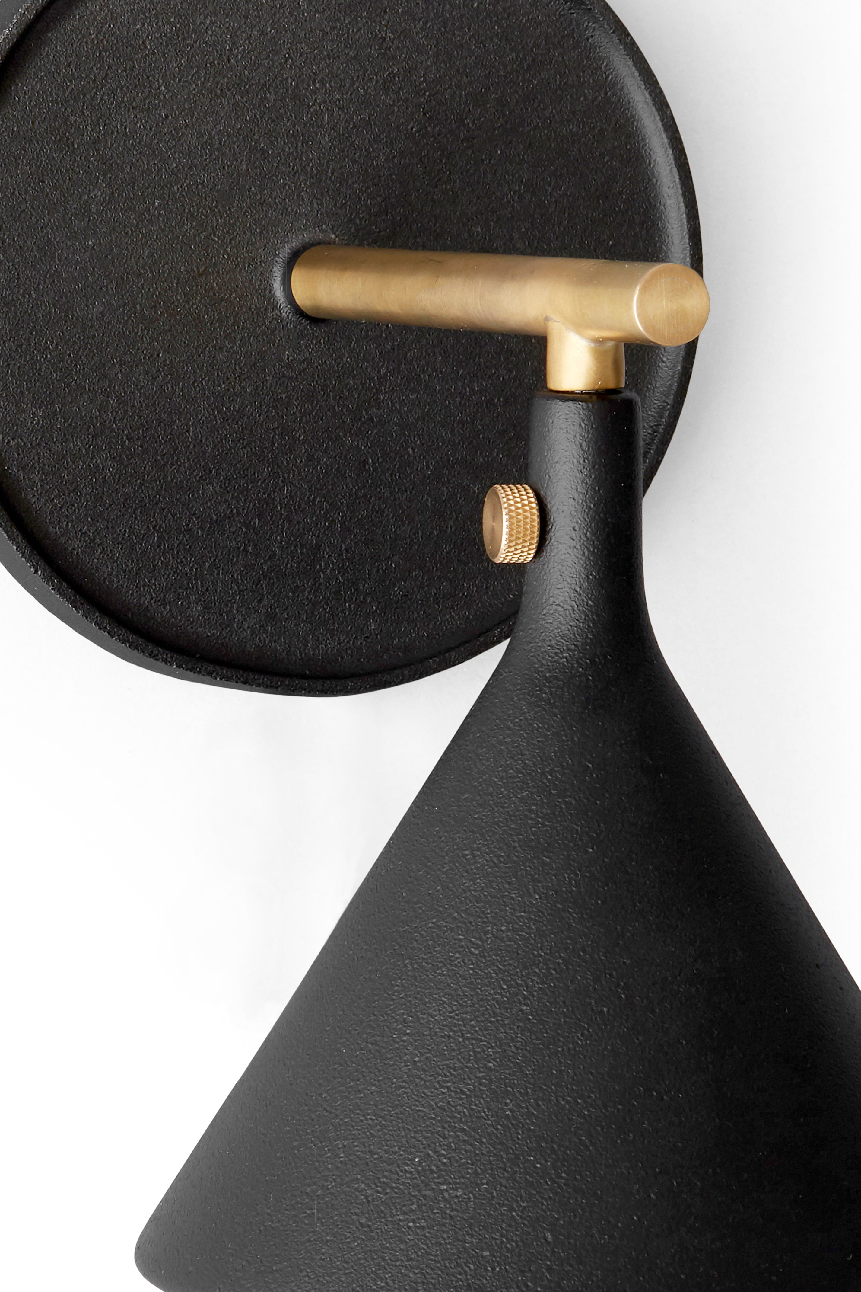 CAST SCOUNCE black wall lamp