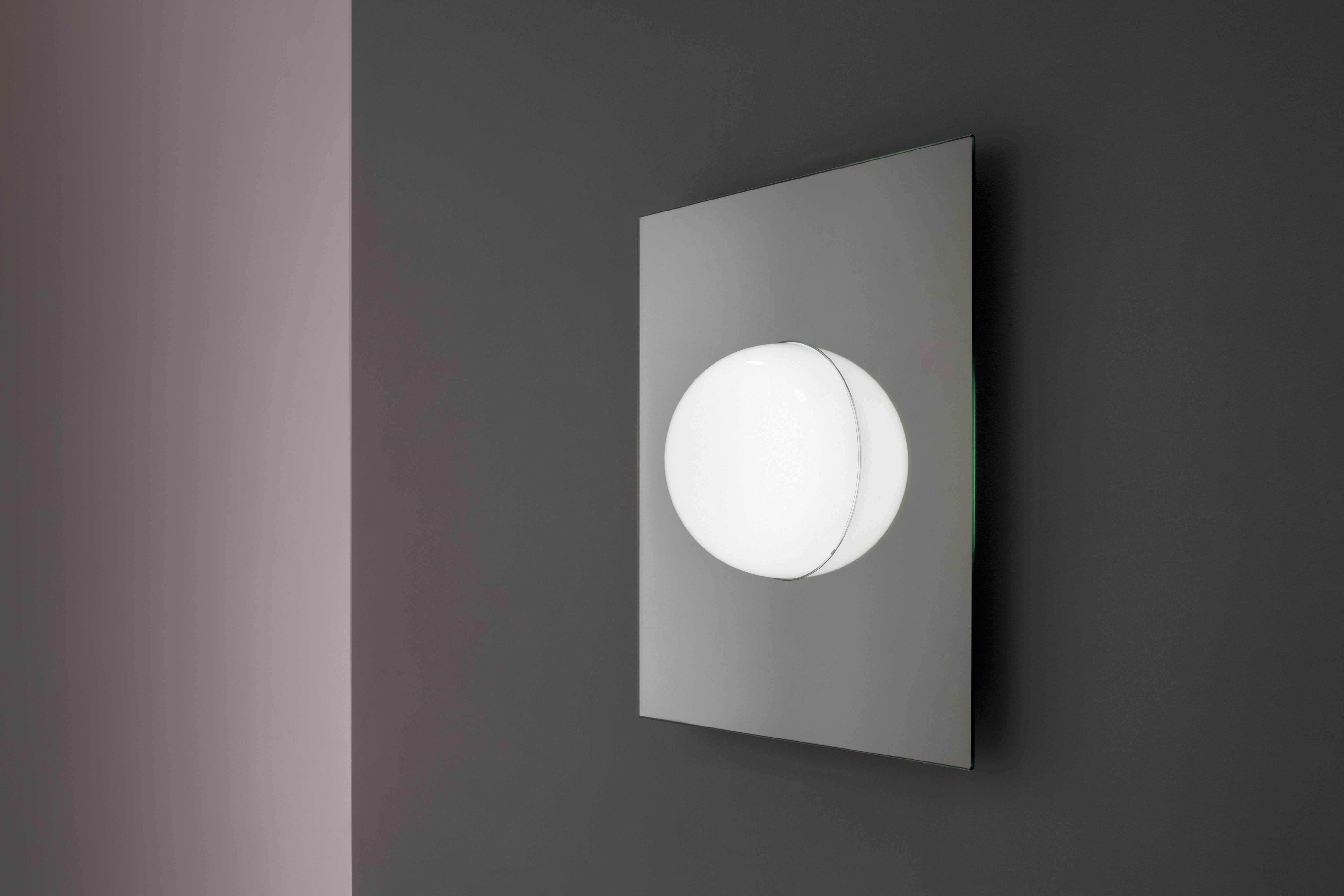 ELOS Wall Lamp with White Shade and Glass Base