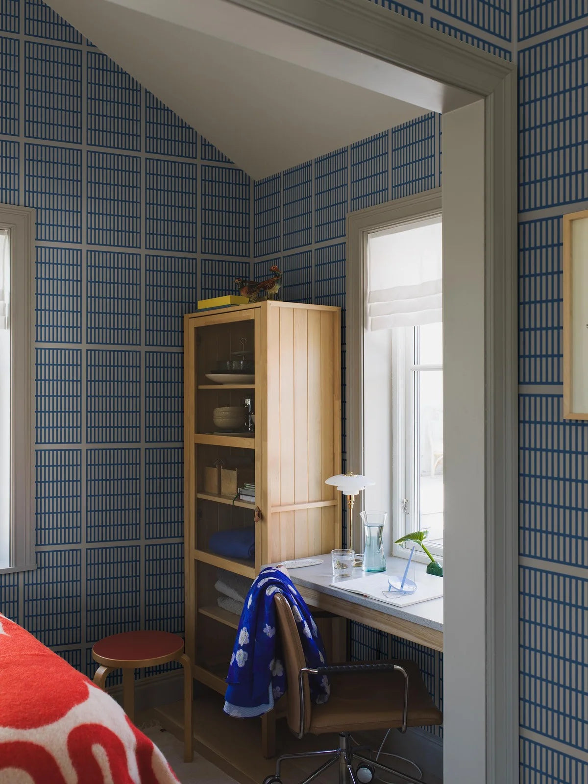ALVAR AALTO 14/6 White and Blue Geometric Pattern Wallpaper