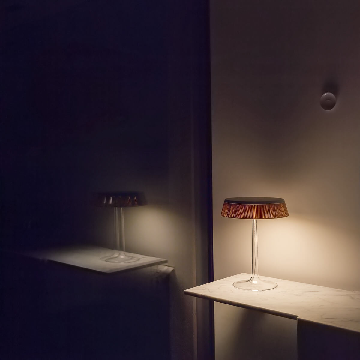 Tischlampe BON JOUR weiß mit Rattan-Schirm