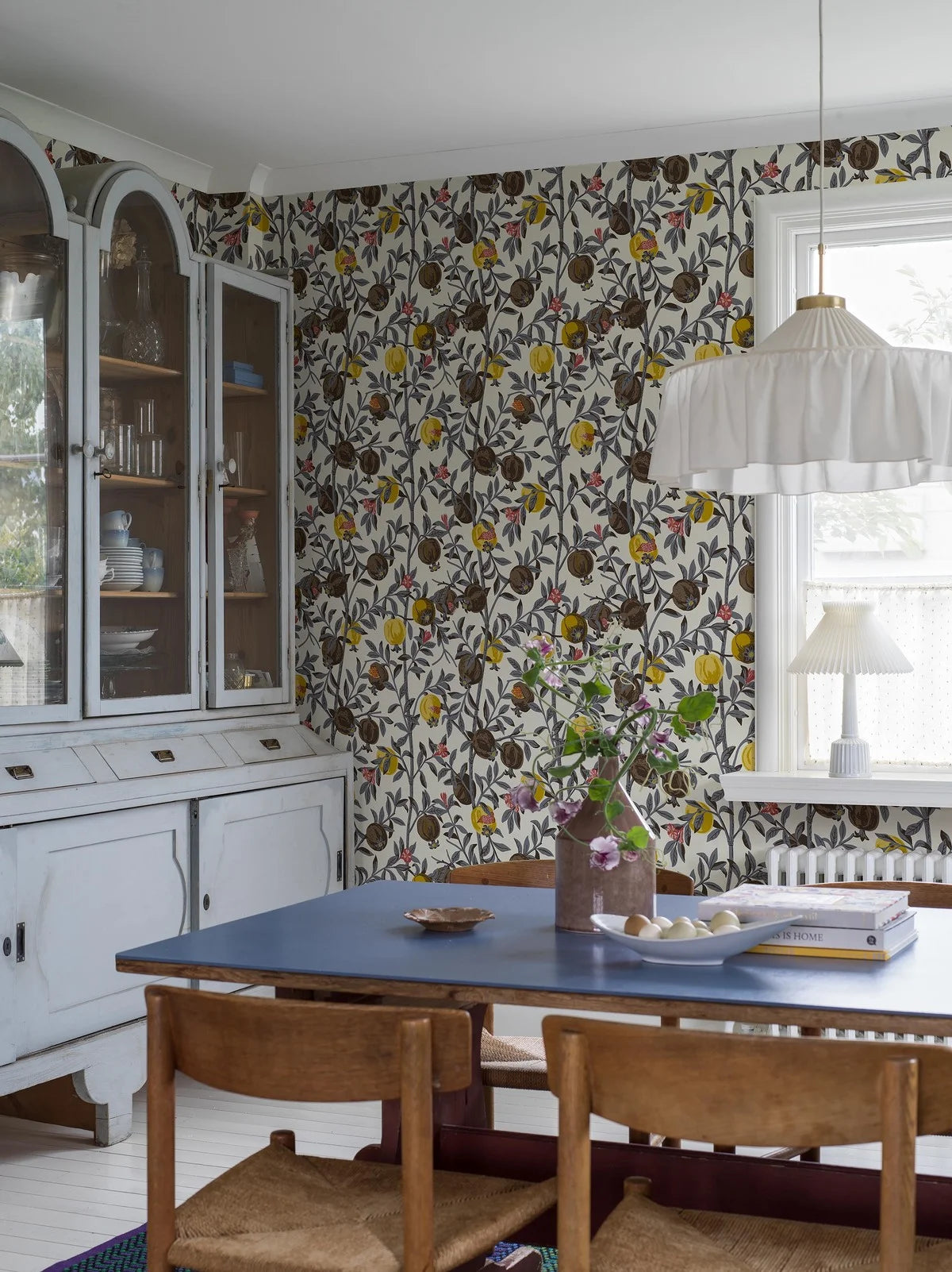 Fruit Pattern Wallpaper GRANATAPPLE White with Brown