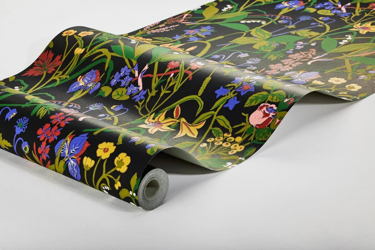 Wallpaper with floral motif of ROS OCH LILJA flowers in black