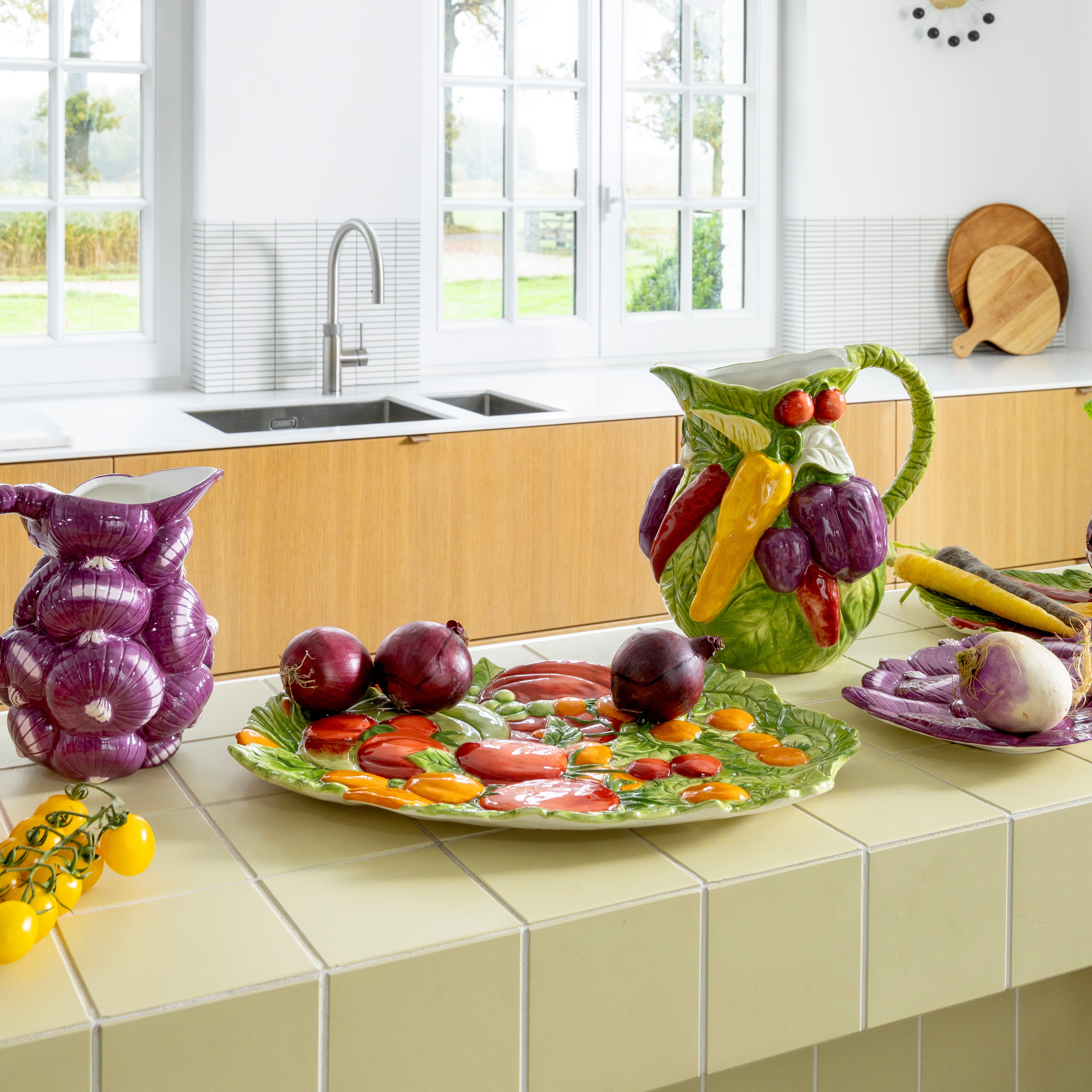 LEGUME TOMATO green with red platter