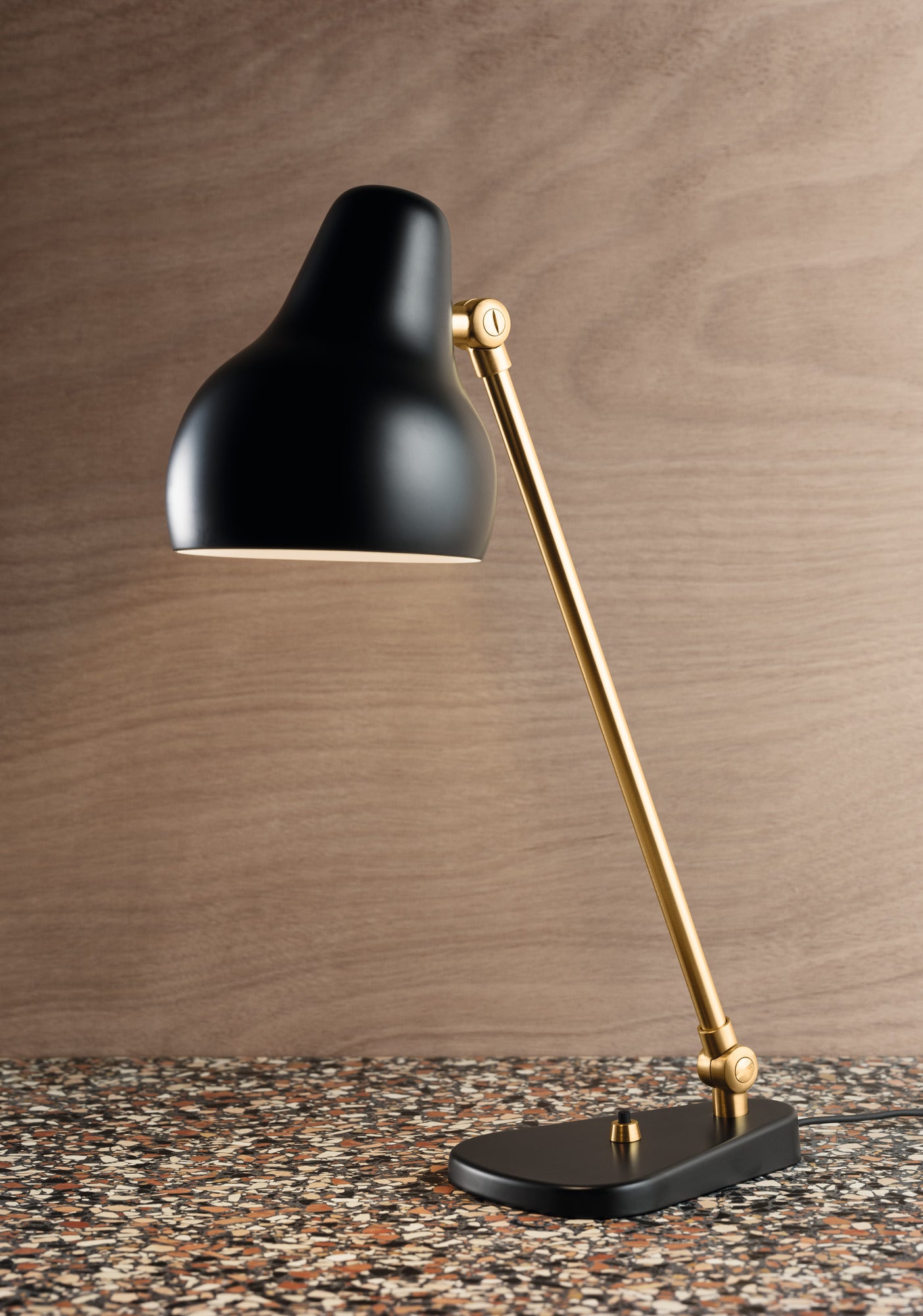 VL 38 black table lamp with gold finish