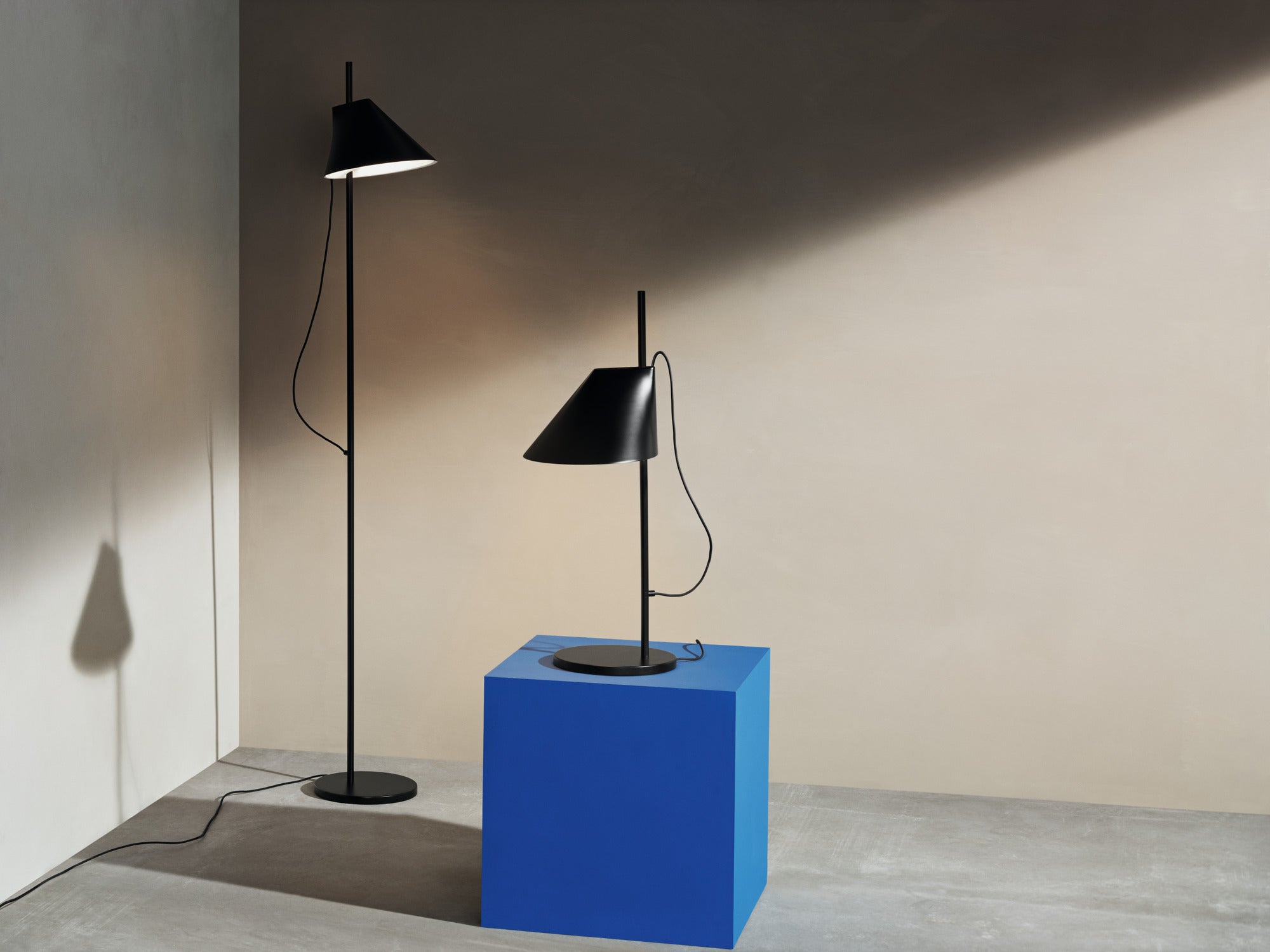 Lampa podłogowa YUH czarny