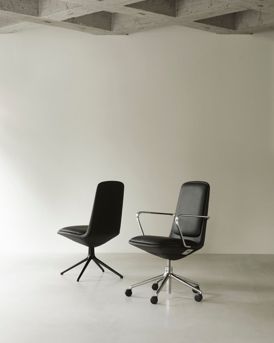 Bieten Sie High 4L Polster Office Chair mit einer schwarzen Basis an