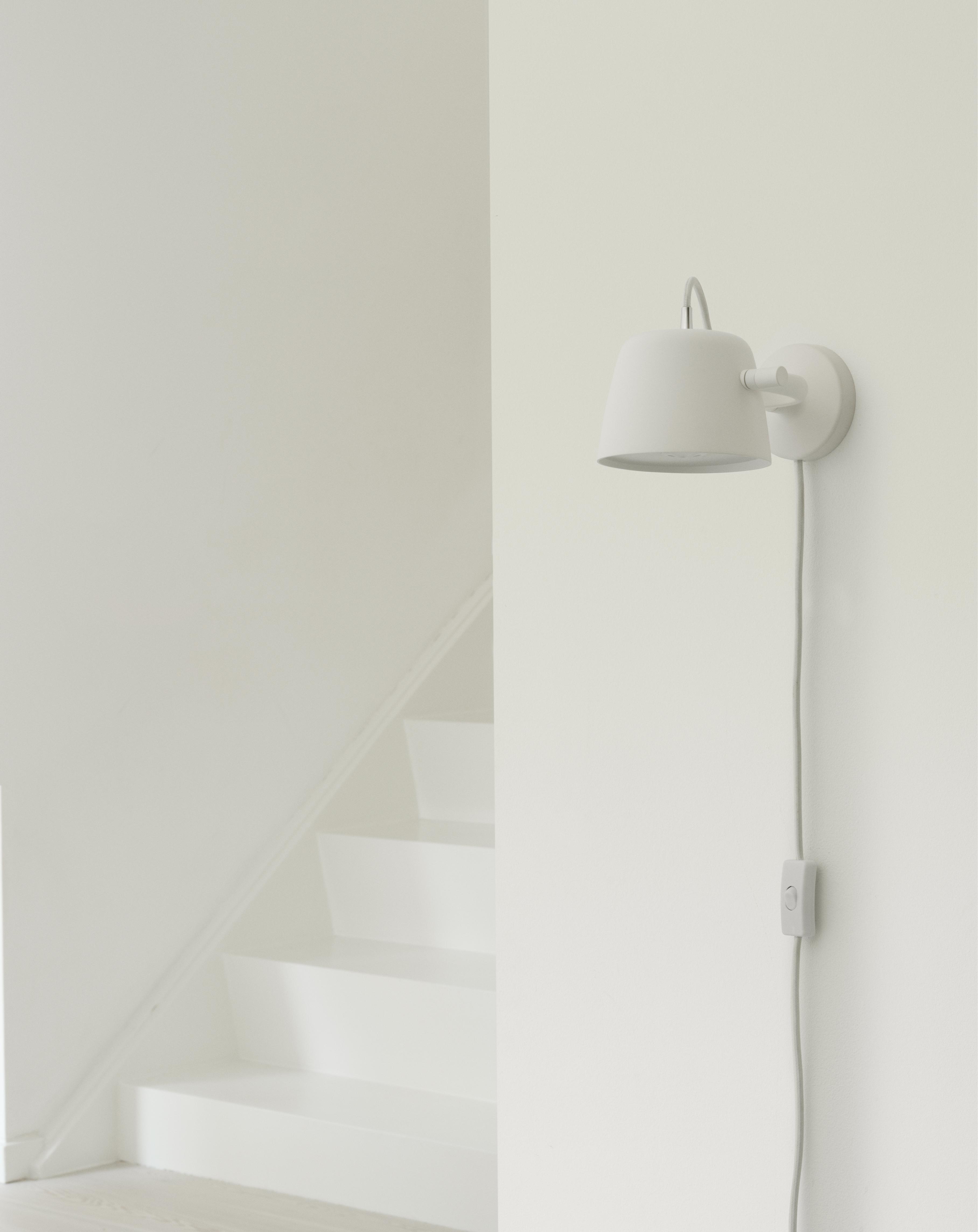 TUB Wandleuchte weiß