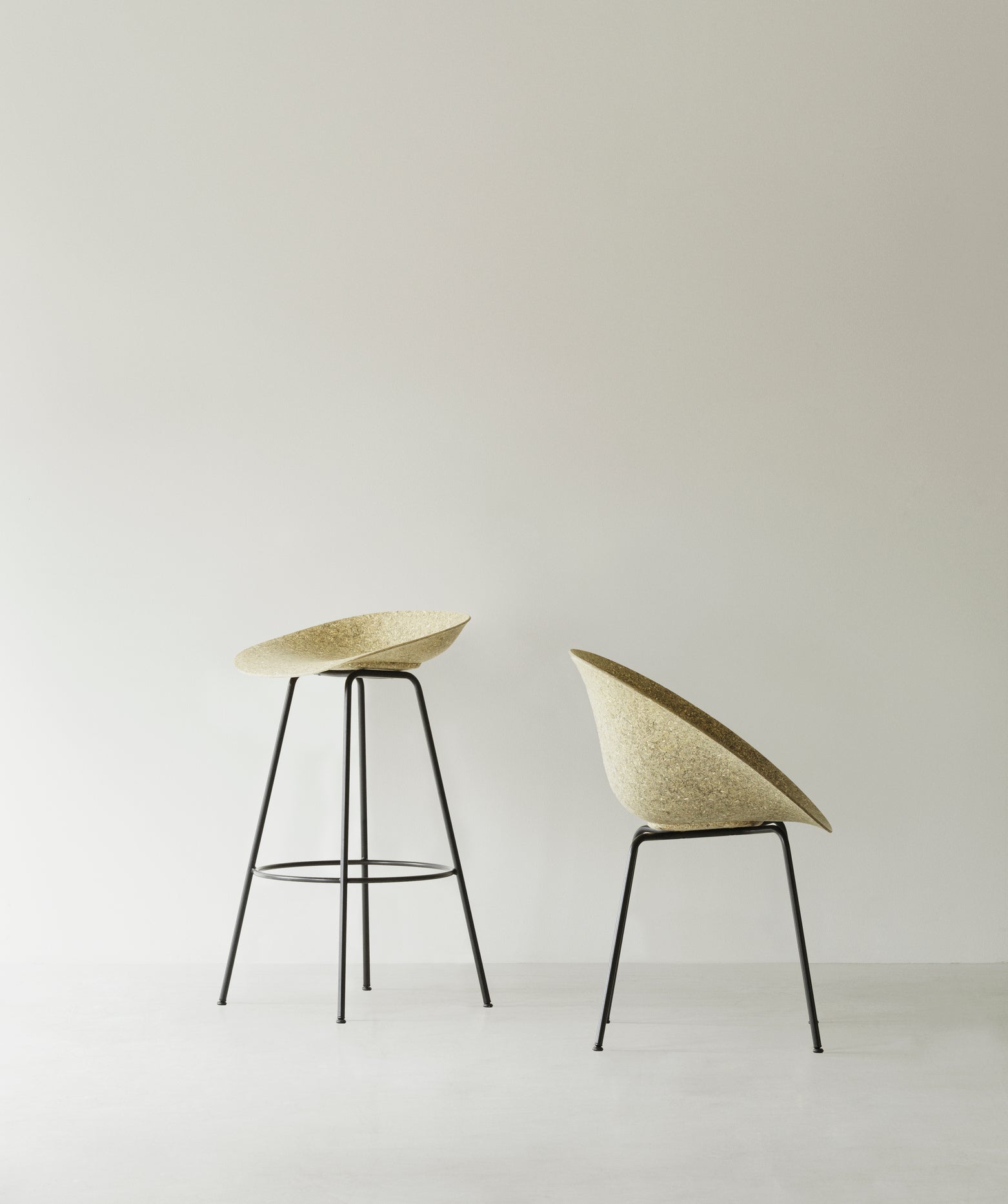 Gepolsterter Stuhl beige Mat mit einer Cremebasis