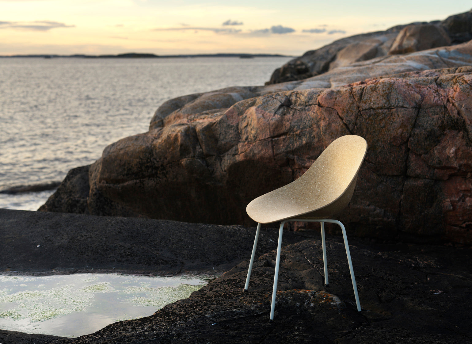 A beige mat chair with a black base