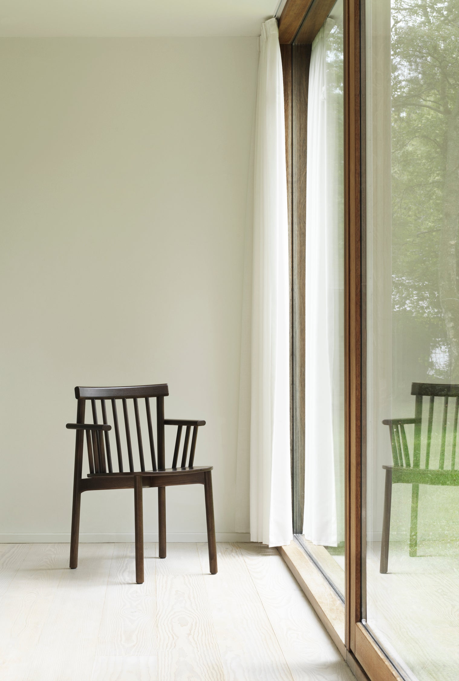 Chair with armrests Pind brown ash veneer