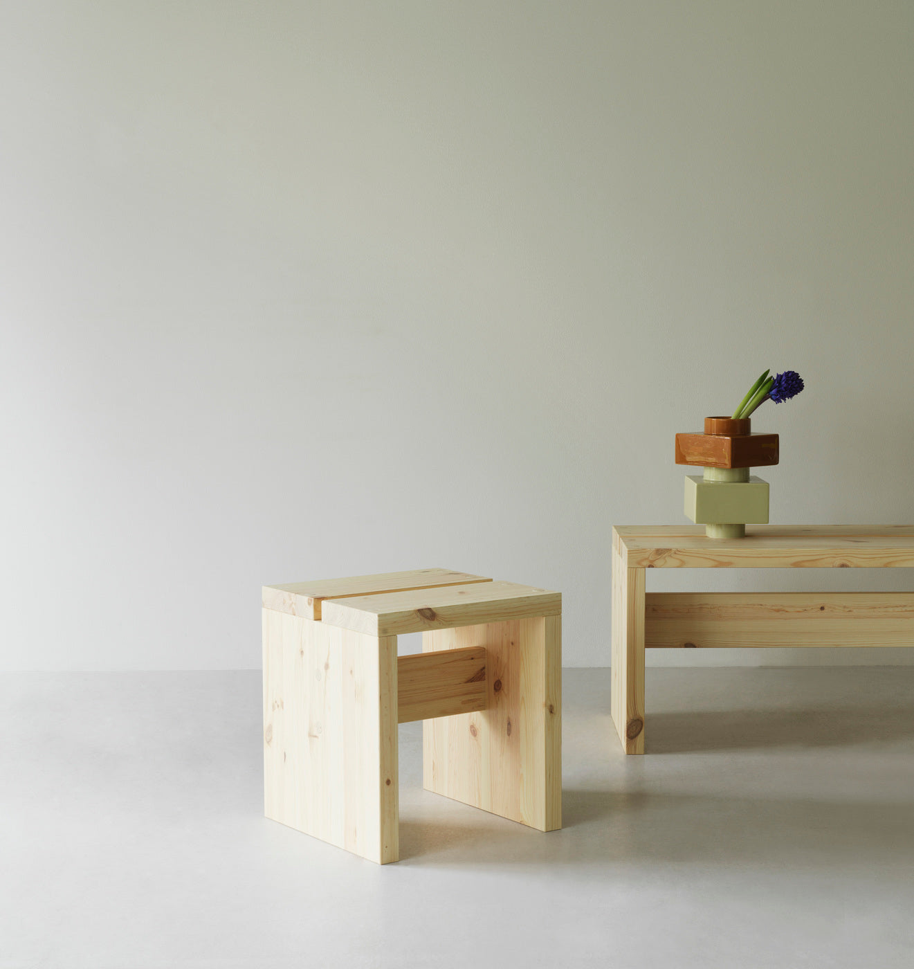 Stretch pine table