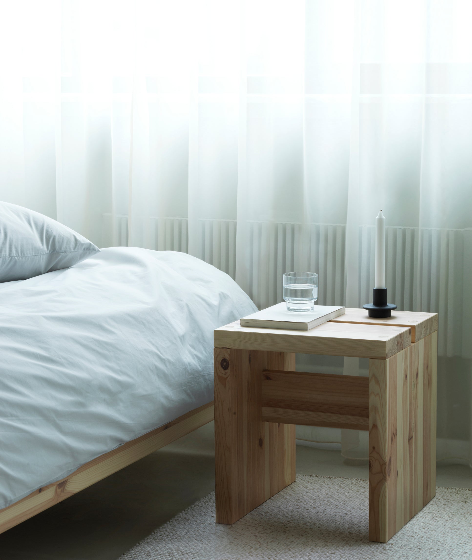 Stretch pine table