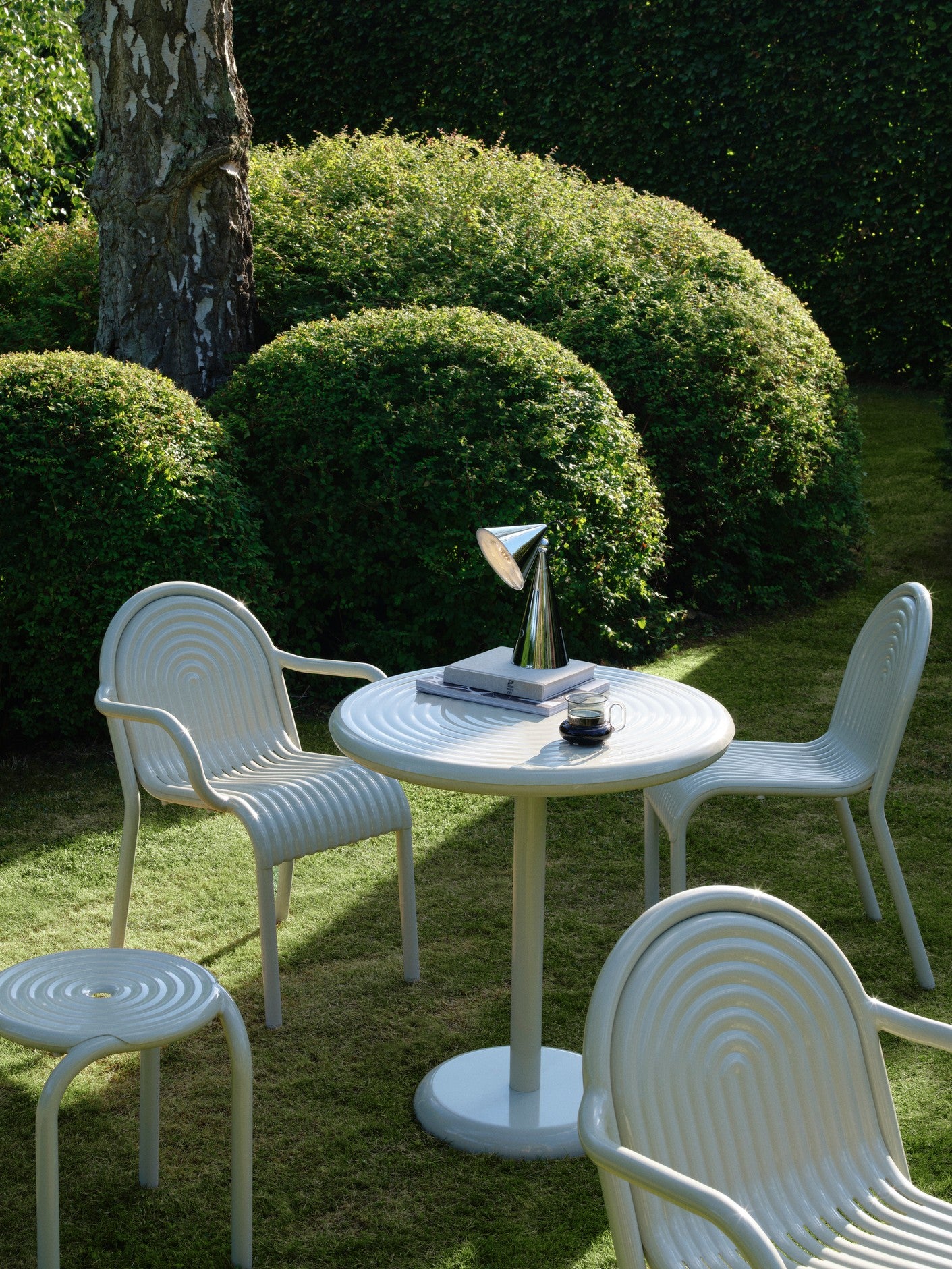 Round Outdoor Table GROOVE Broken White