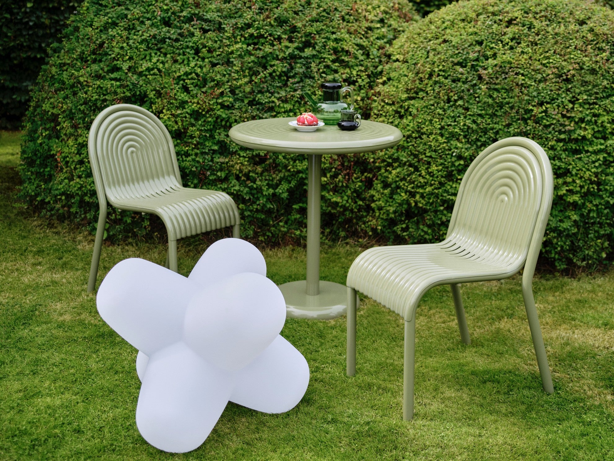 Round outdoor table GROOVE green