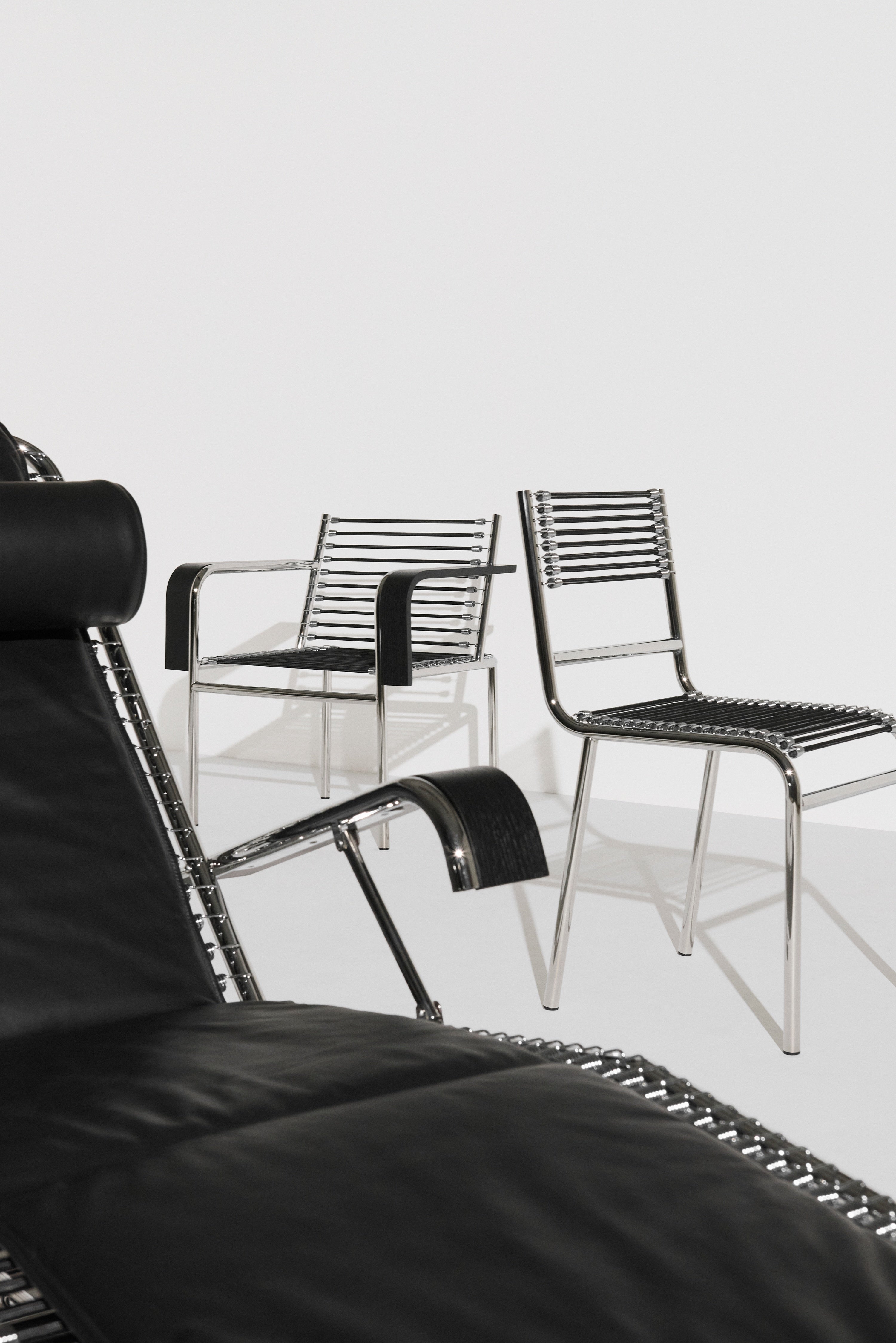SANDOWS N°114 Black Daybed with Steel Base