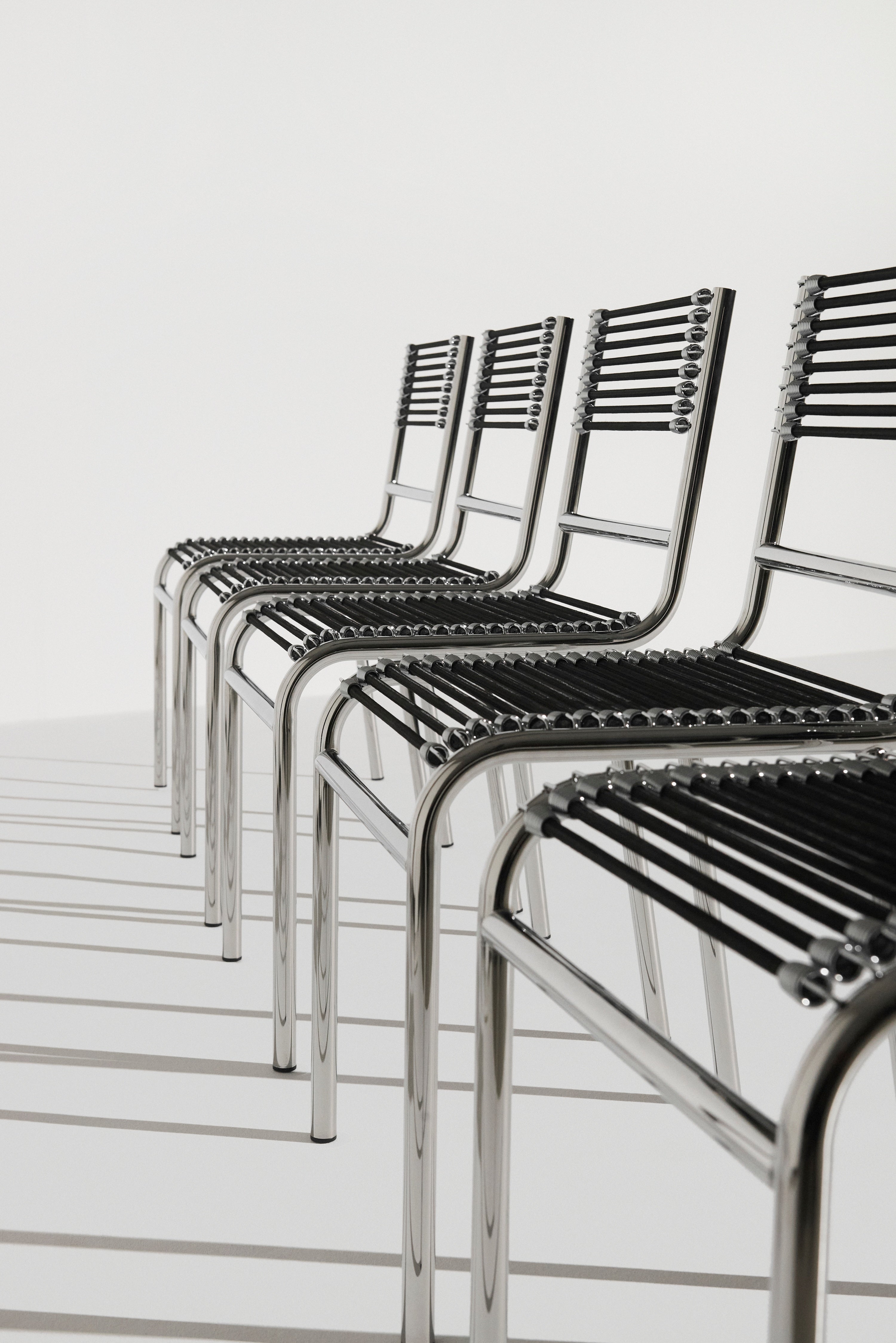SANDOWS Chair N°212 in black with a steel base