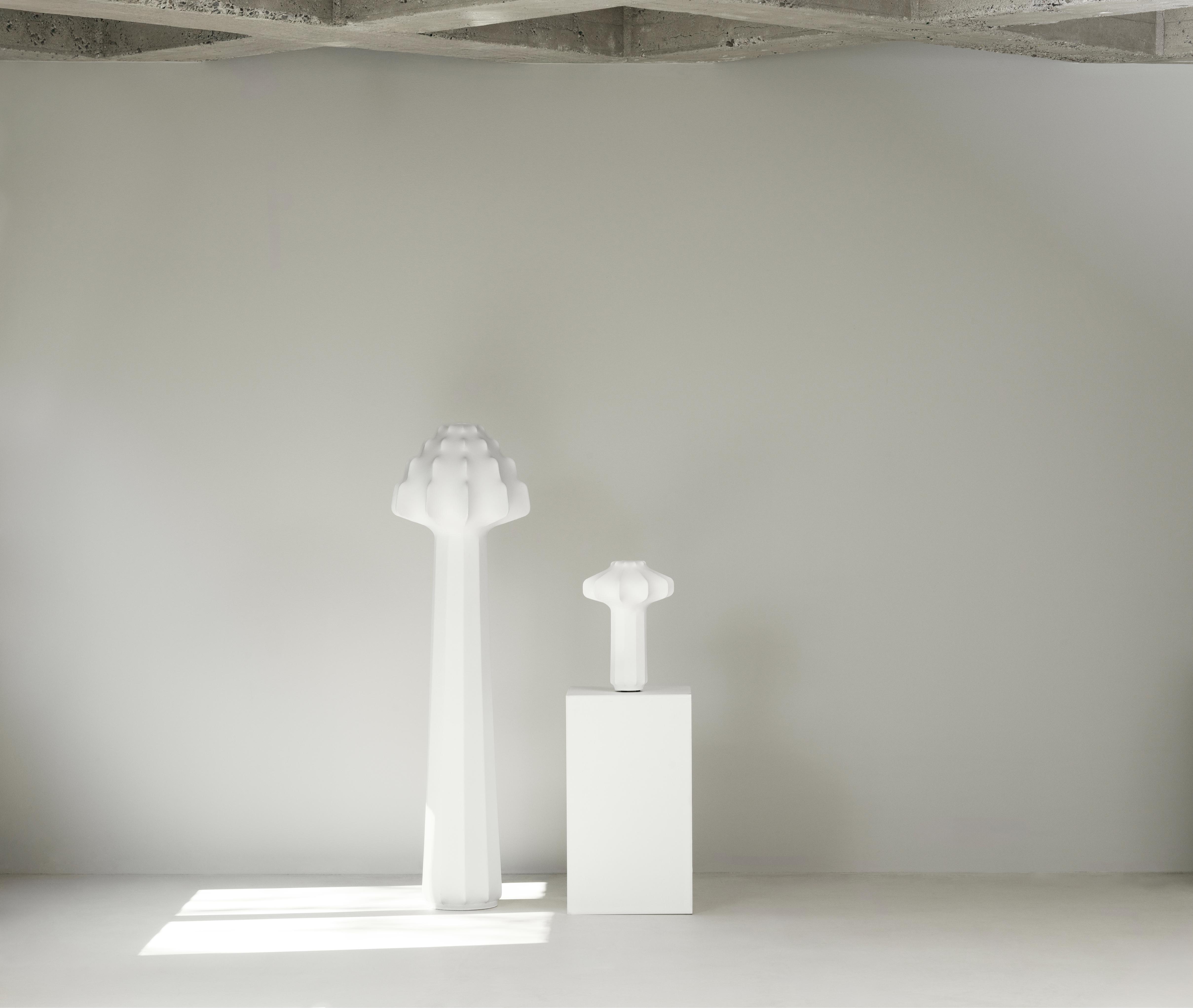 PHANTOM white floor lamp