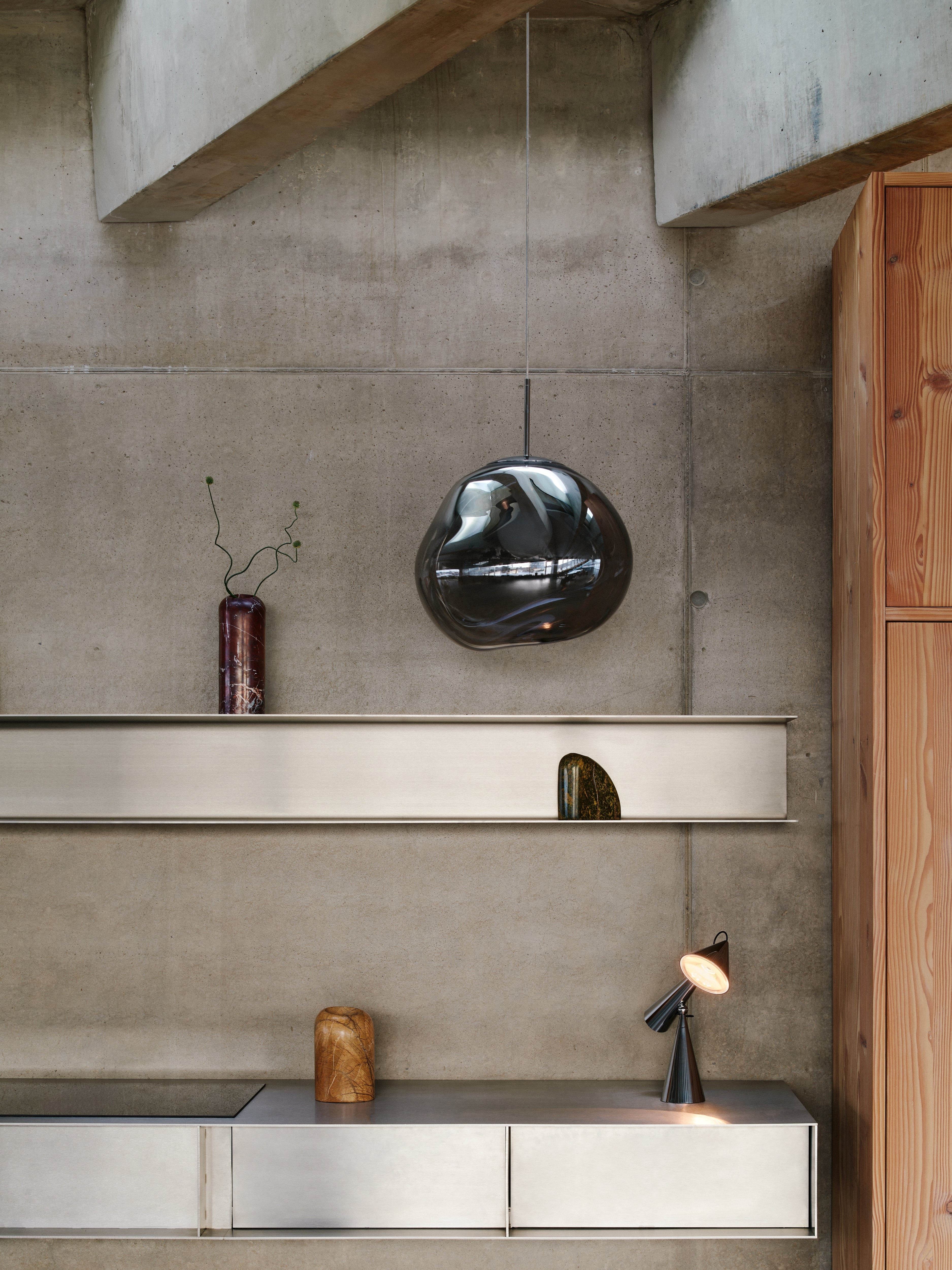 BOULDER Vase in Brown Marble Forest