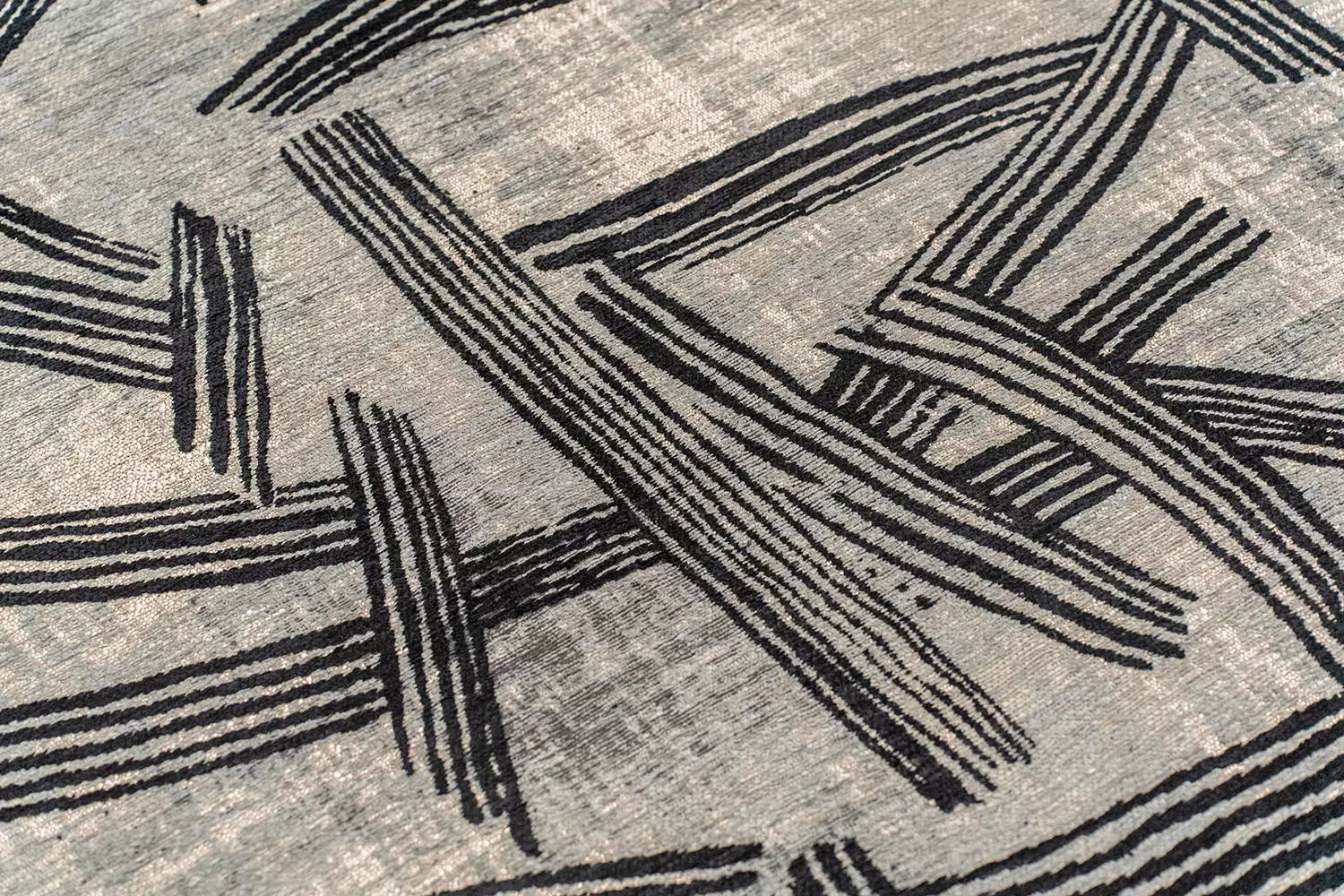 Round rug KANJI gray-beige with black