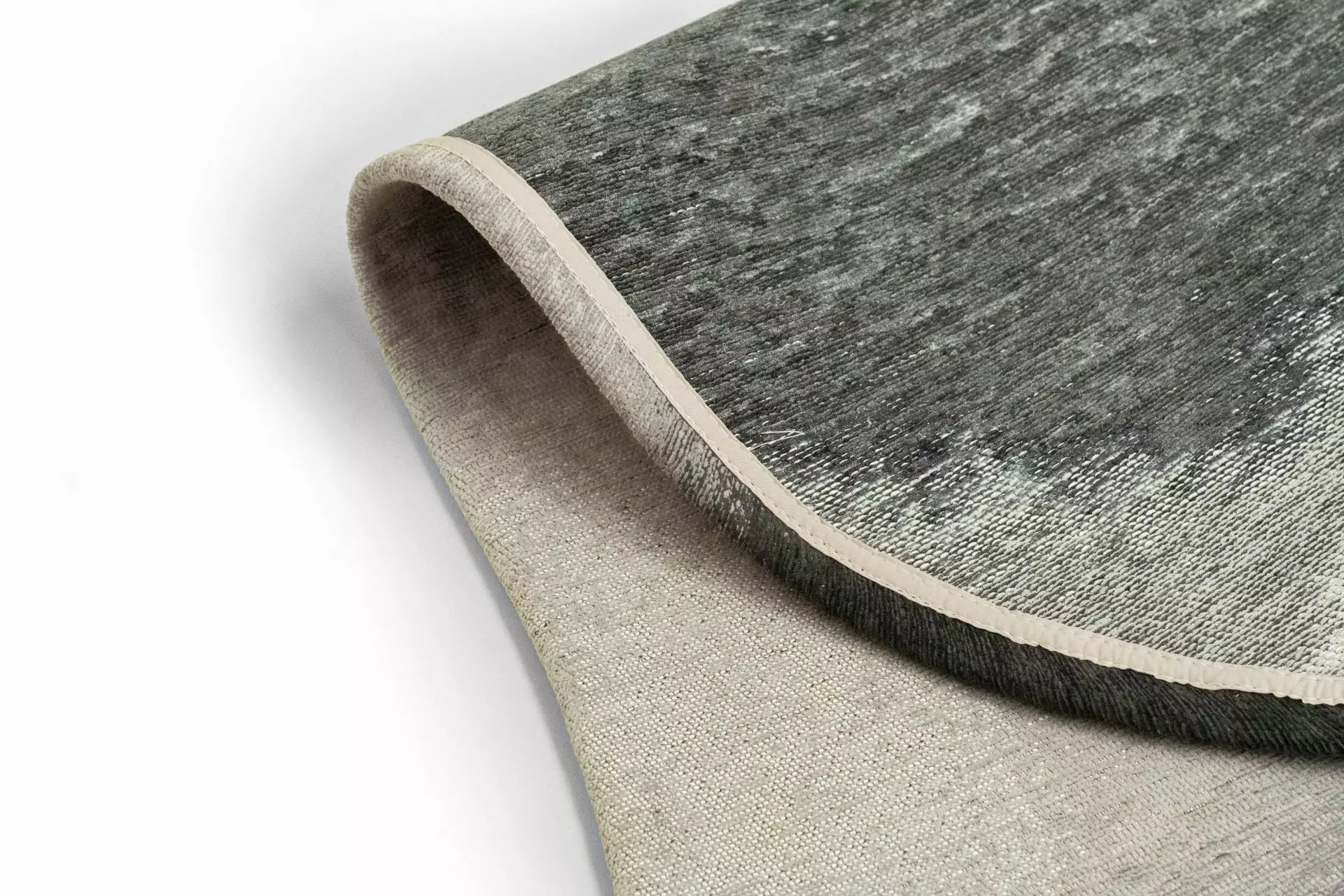 AQUARELLE LEAF Black and Beige Oval Rug
