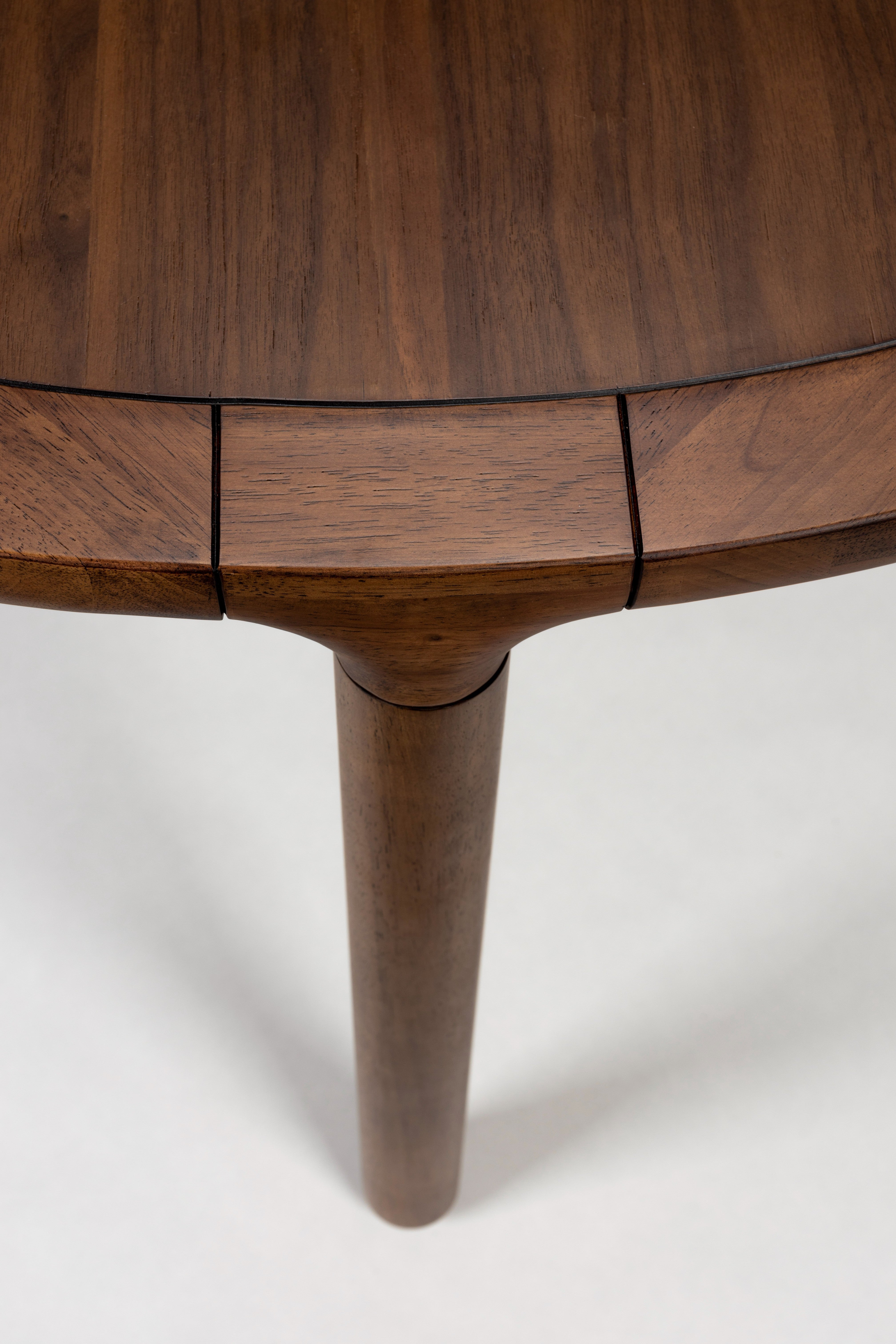 Round Table STORM Walnut