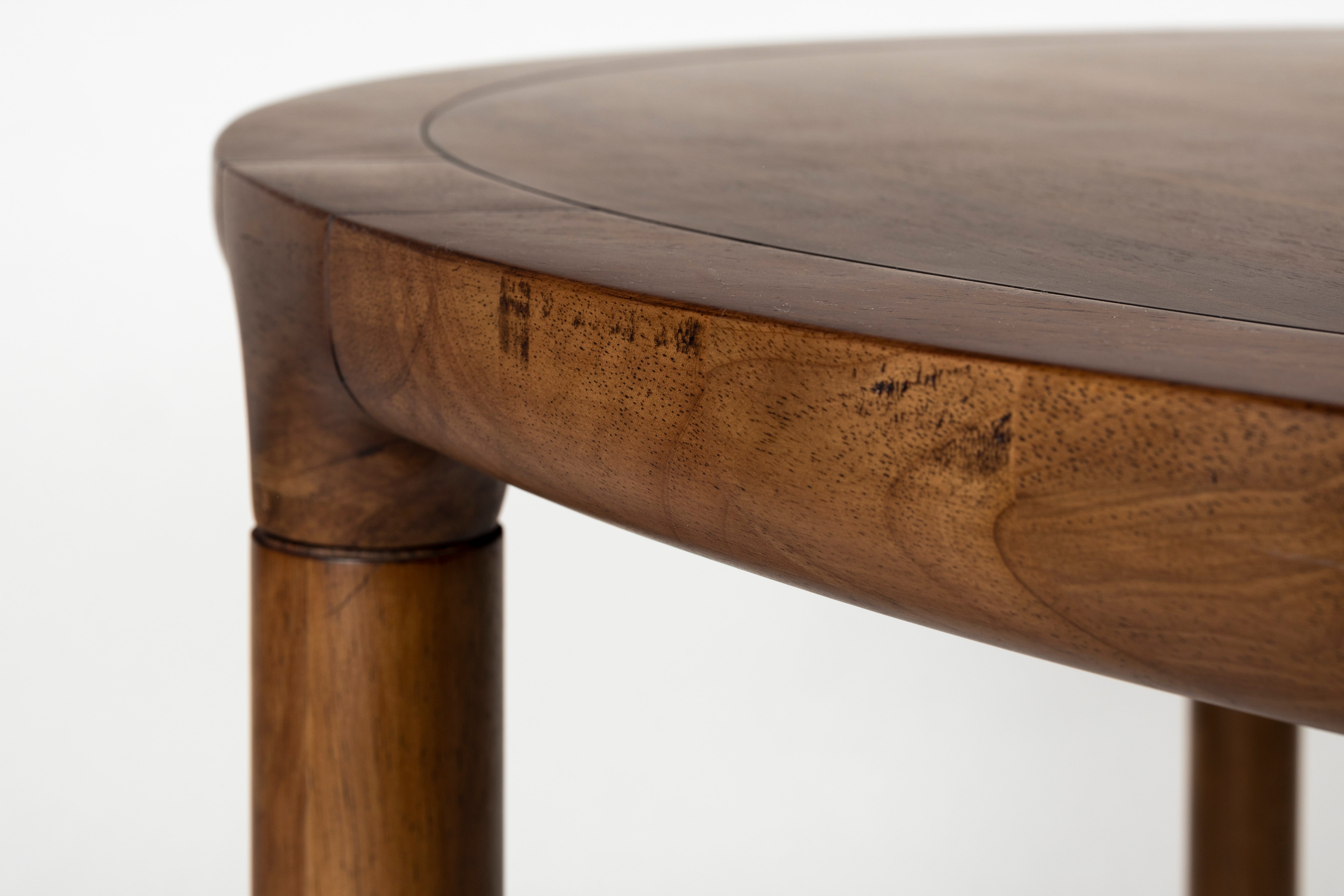 Round Table STORM Walnut