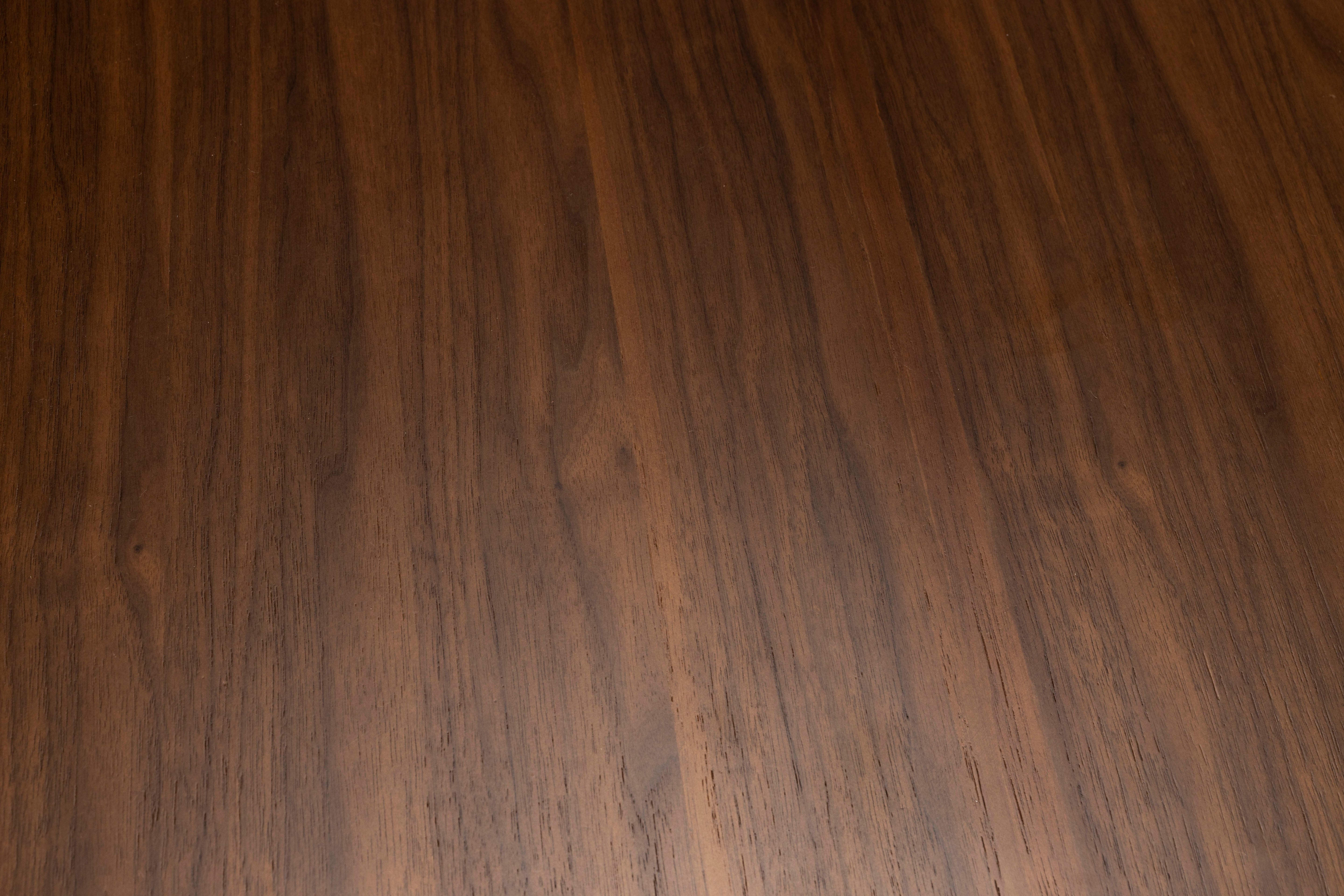 Round Table STORM Walnut