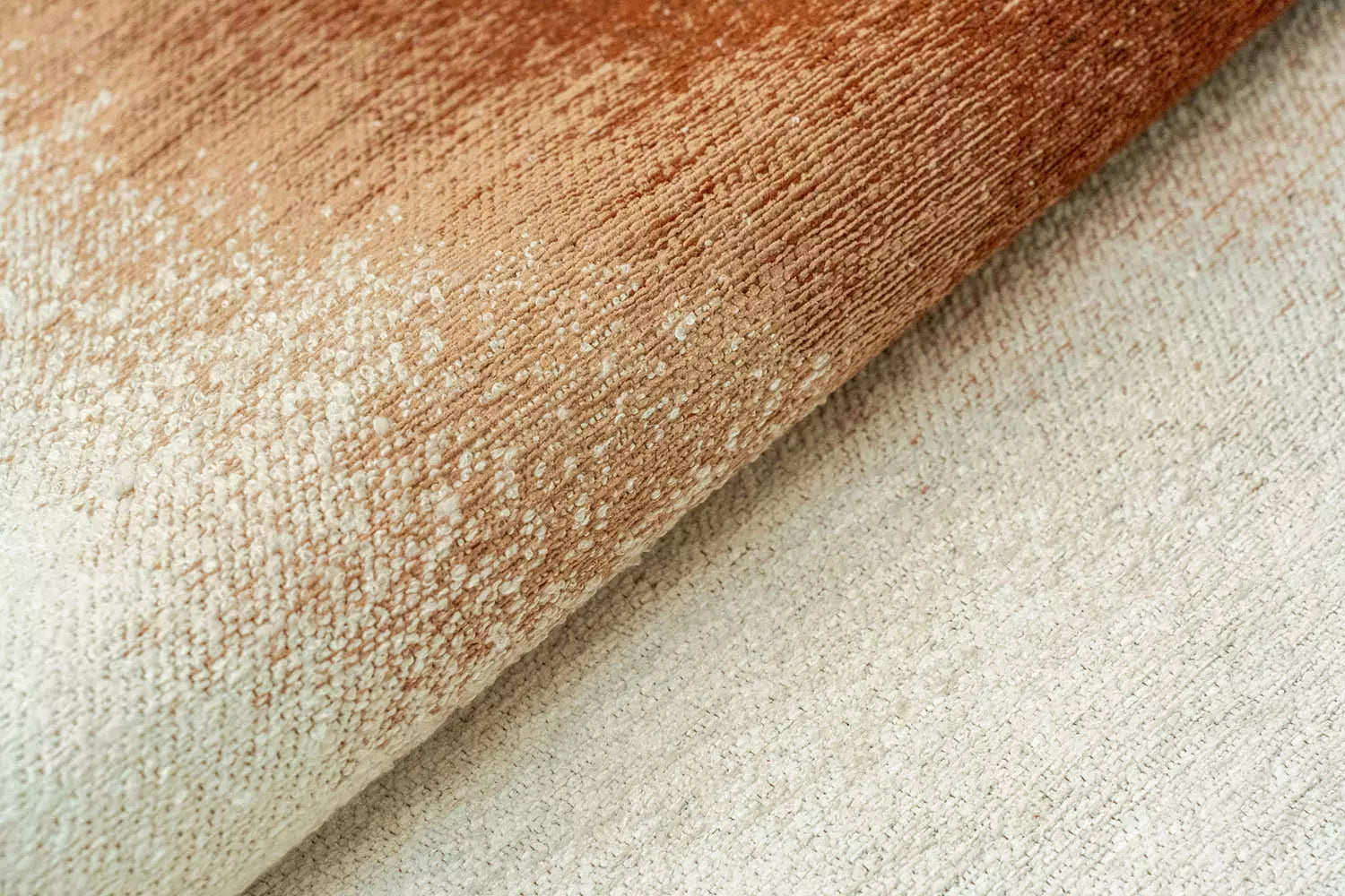 DROP rug white with brown