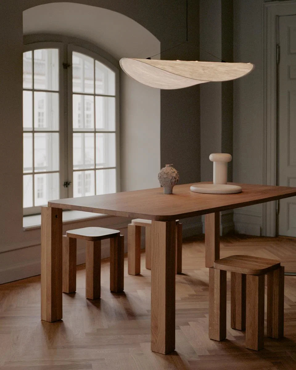 White tense hanging lamp