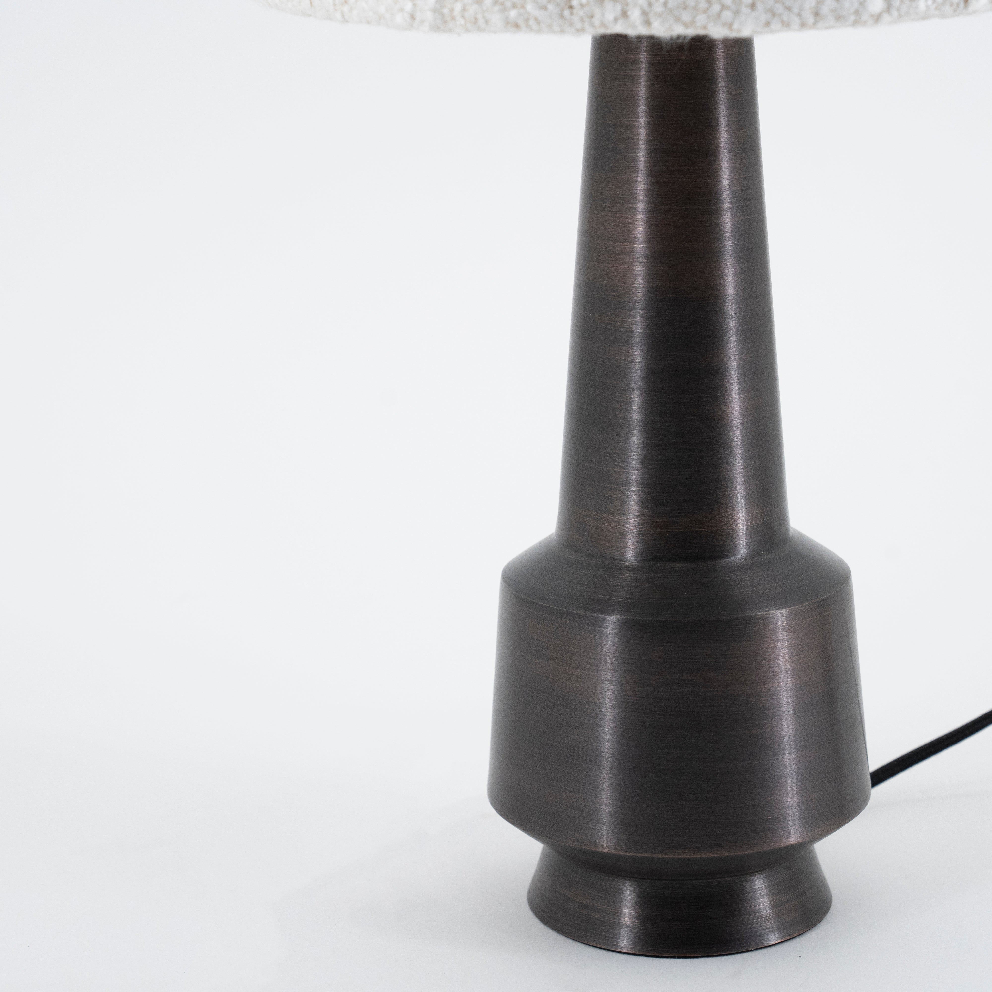 Tischlampe DAWN hellbeige mit dunkelbraunem Fuß