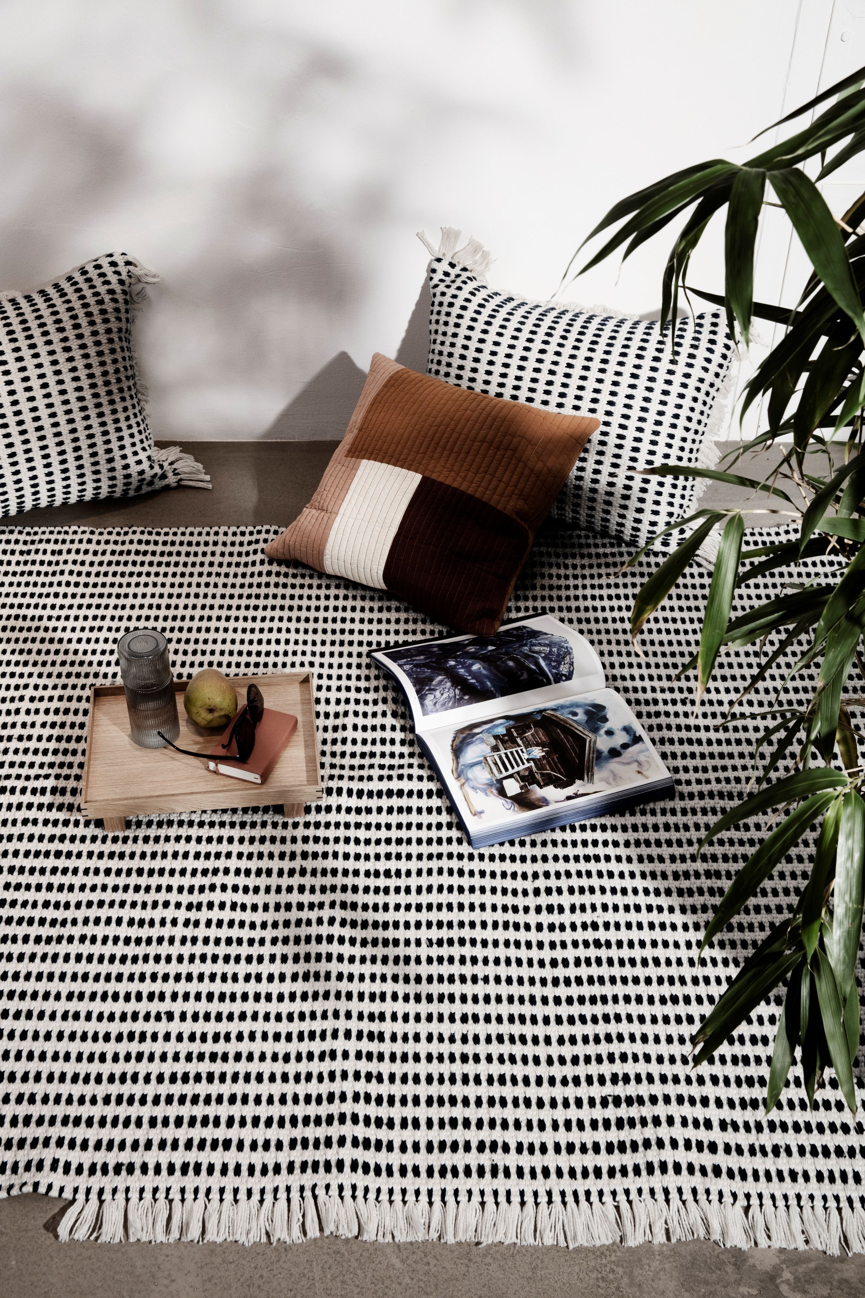 WAY rug in broken white with blue dots