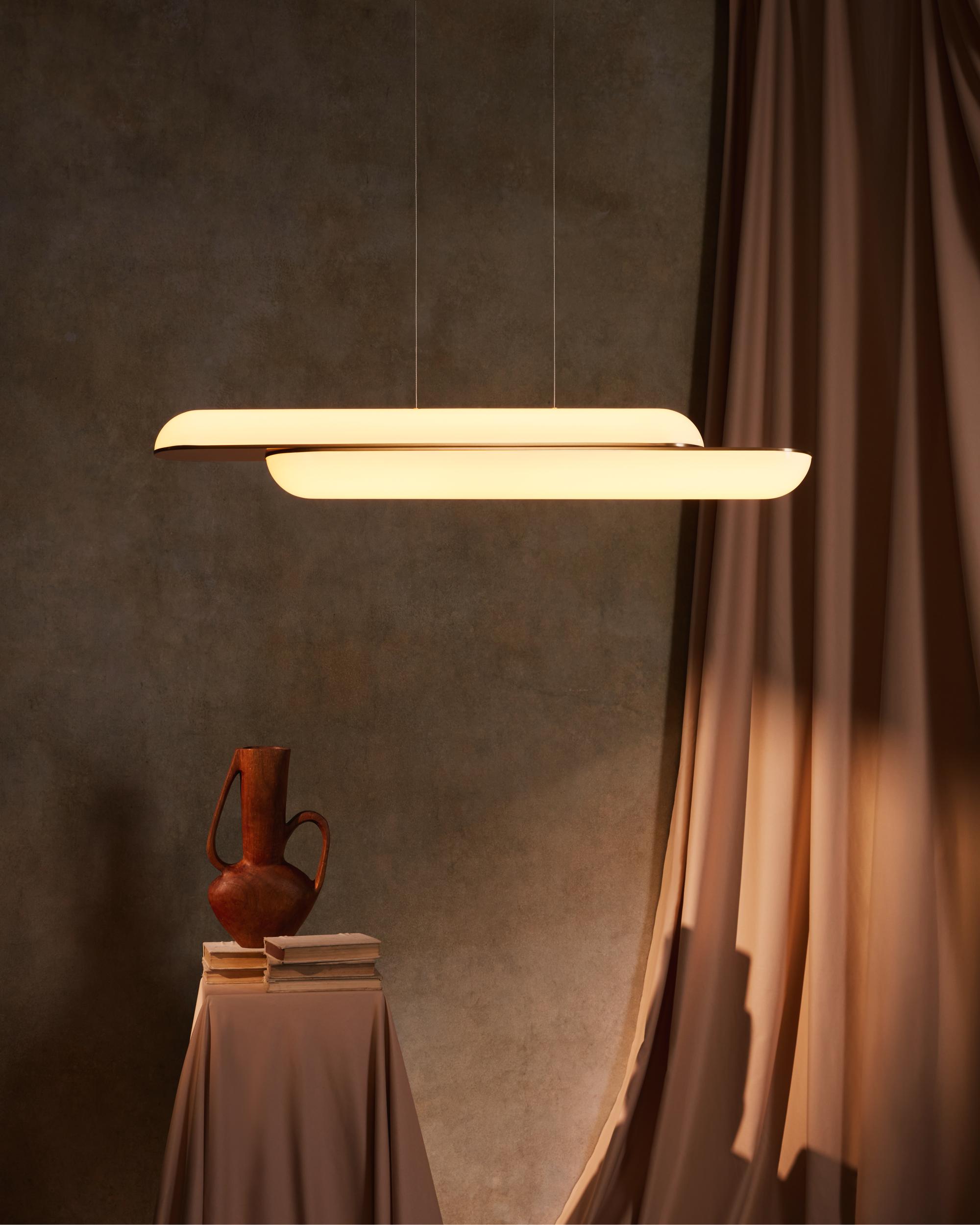 Lampa wisząca pozioma GEMINI opalowy klosz z mosiądzem