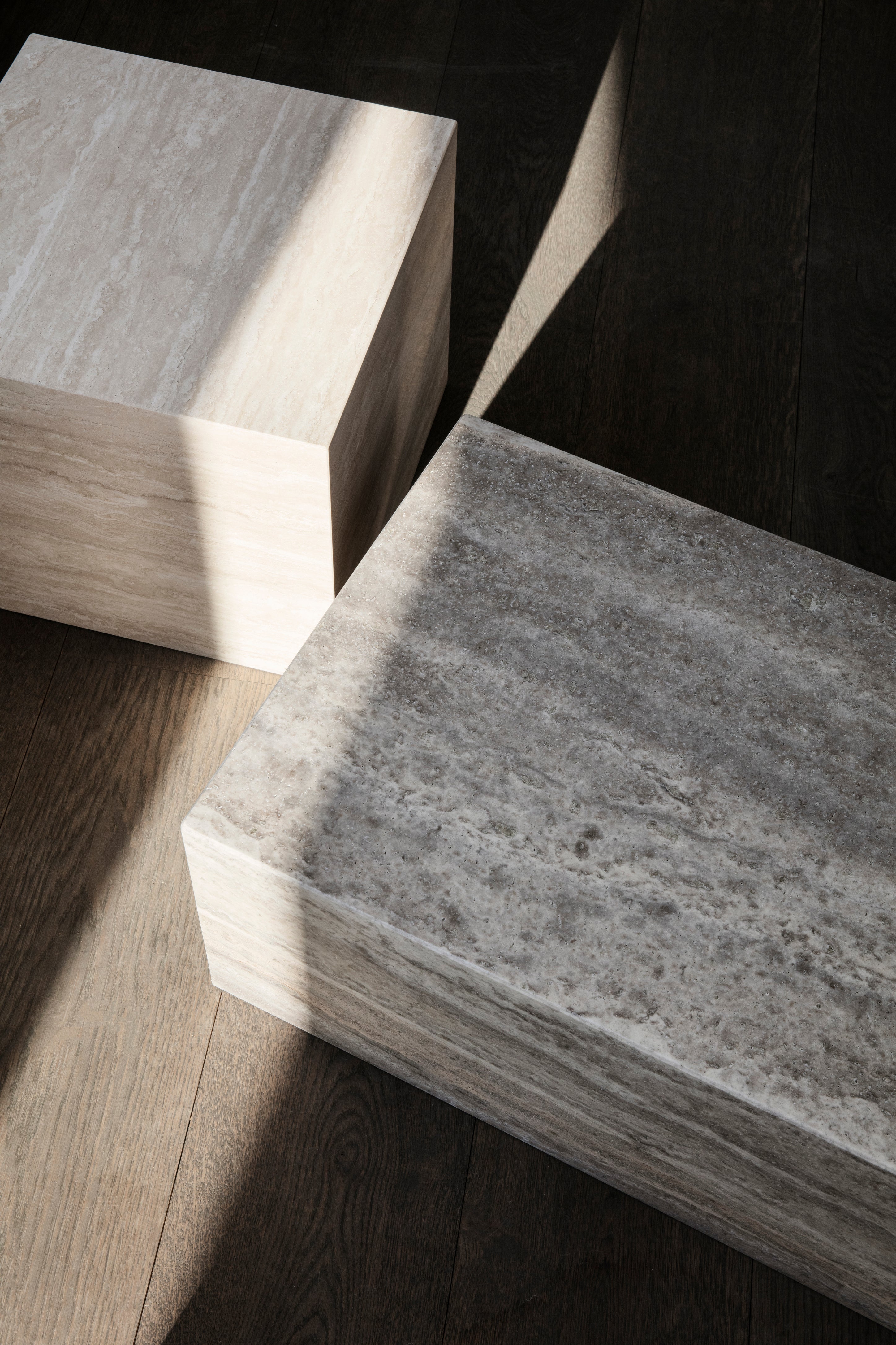 Beistelltisch CUBISM grauer Travertin
