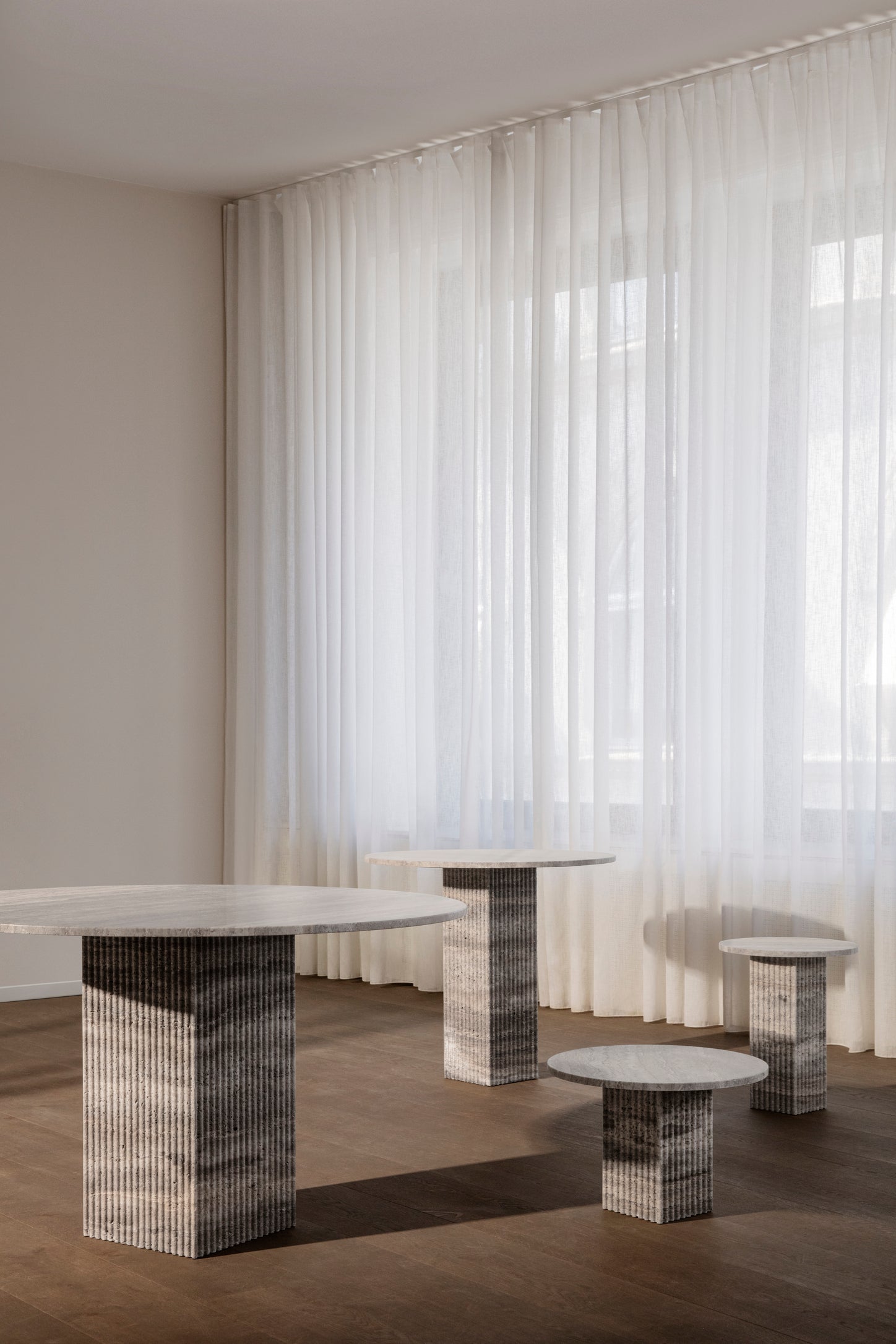 SOHO round table gray travertine