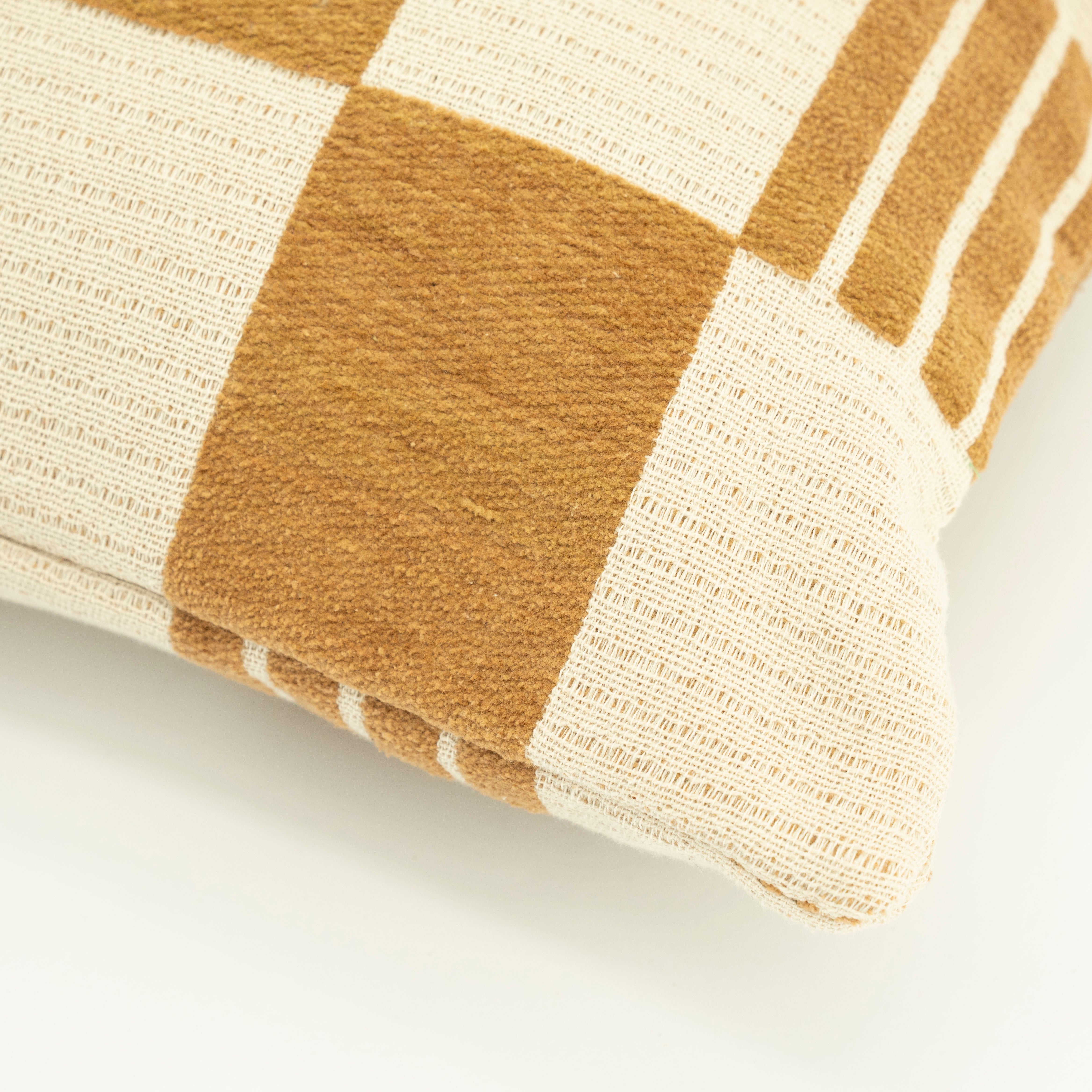 Poduszka TWIST musztardowy z beżowym